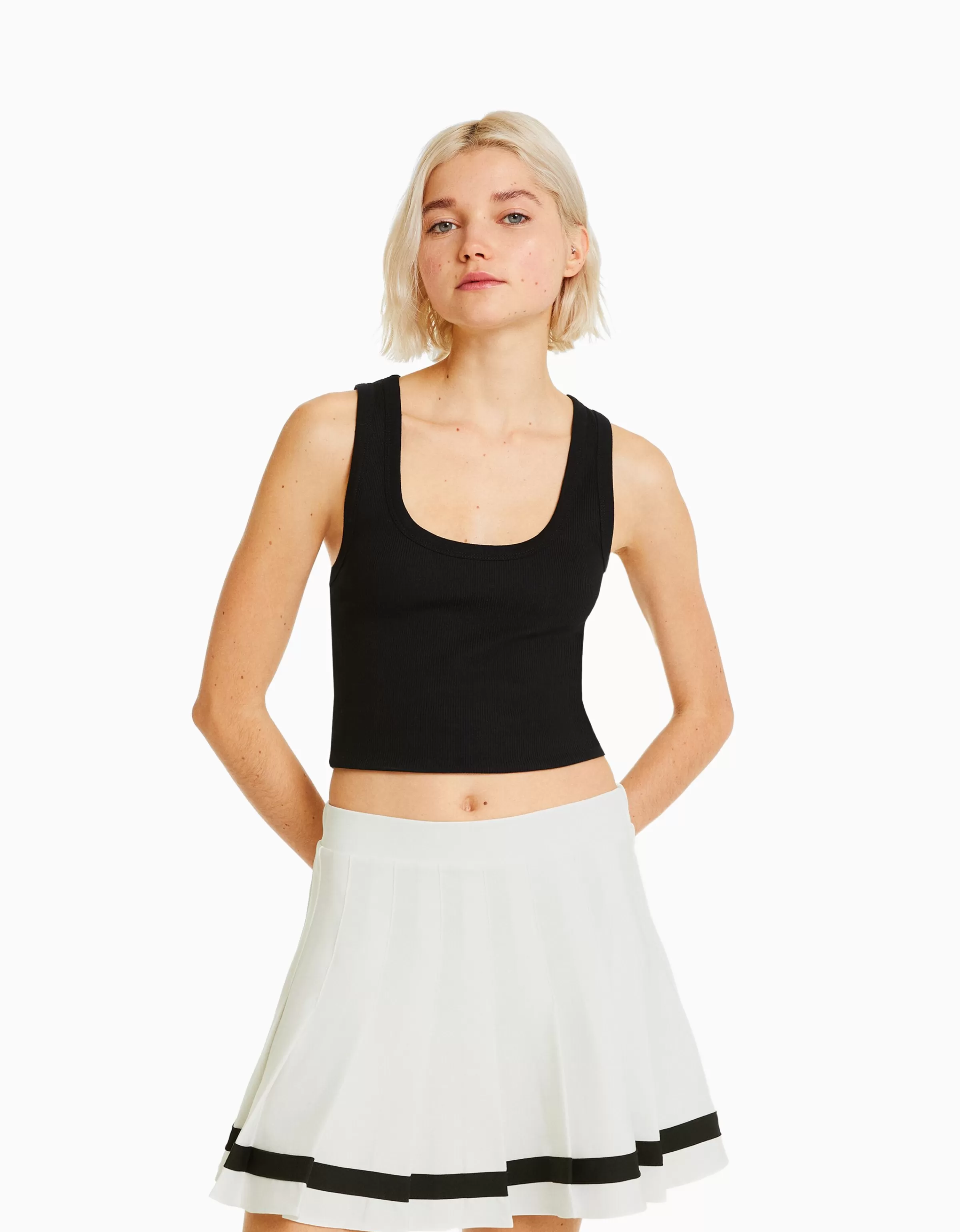 BERSHKA Gonna Mini Plissettata con Dettaglio a Righe - Bianco Puro | Stile Giovane | Abbigliamento Femminile Trendy