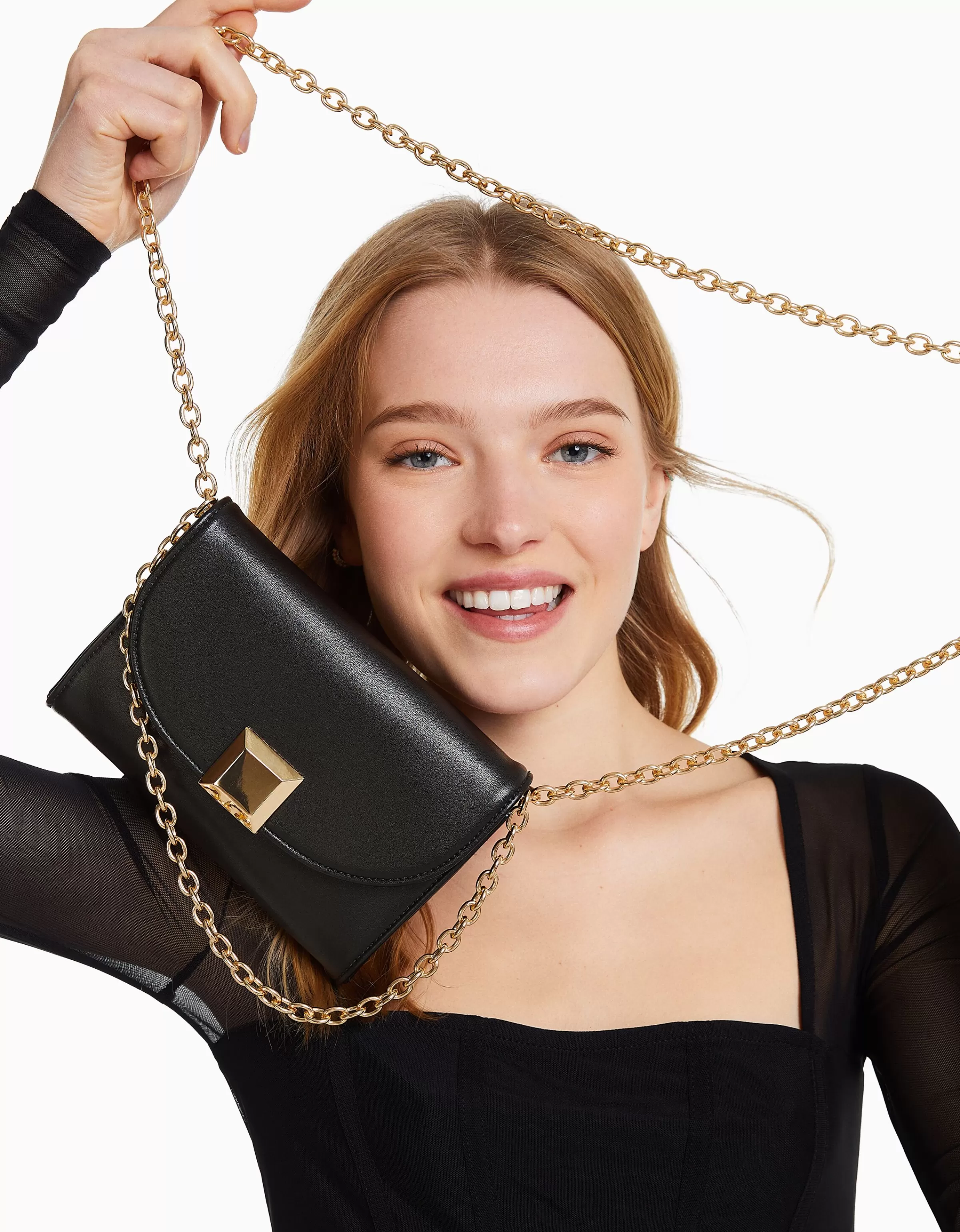 BERSHKA - Borsetta quadrata da spalla in ecrù con dettagli minimali
