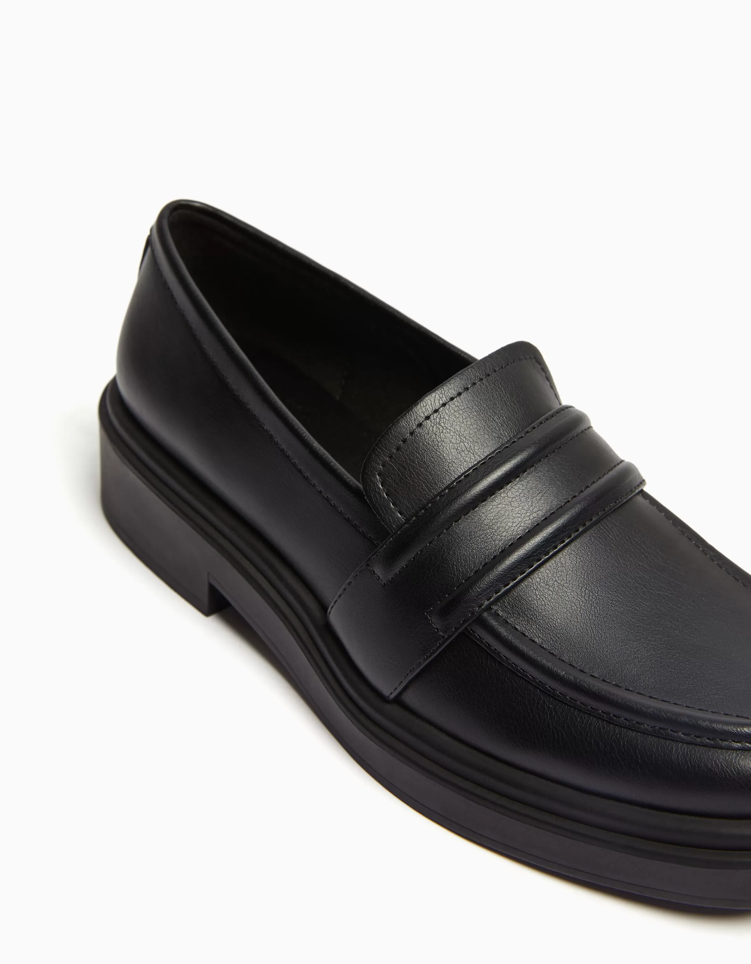 BERSHKA - Mocassini minimal con fibbia, scarpe basse comode in nero per look quotidiani eleganti