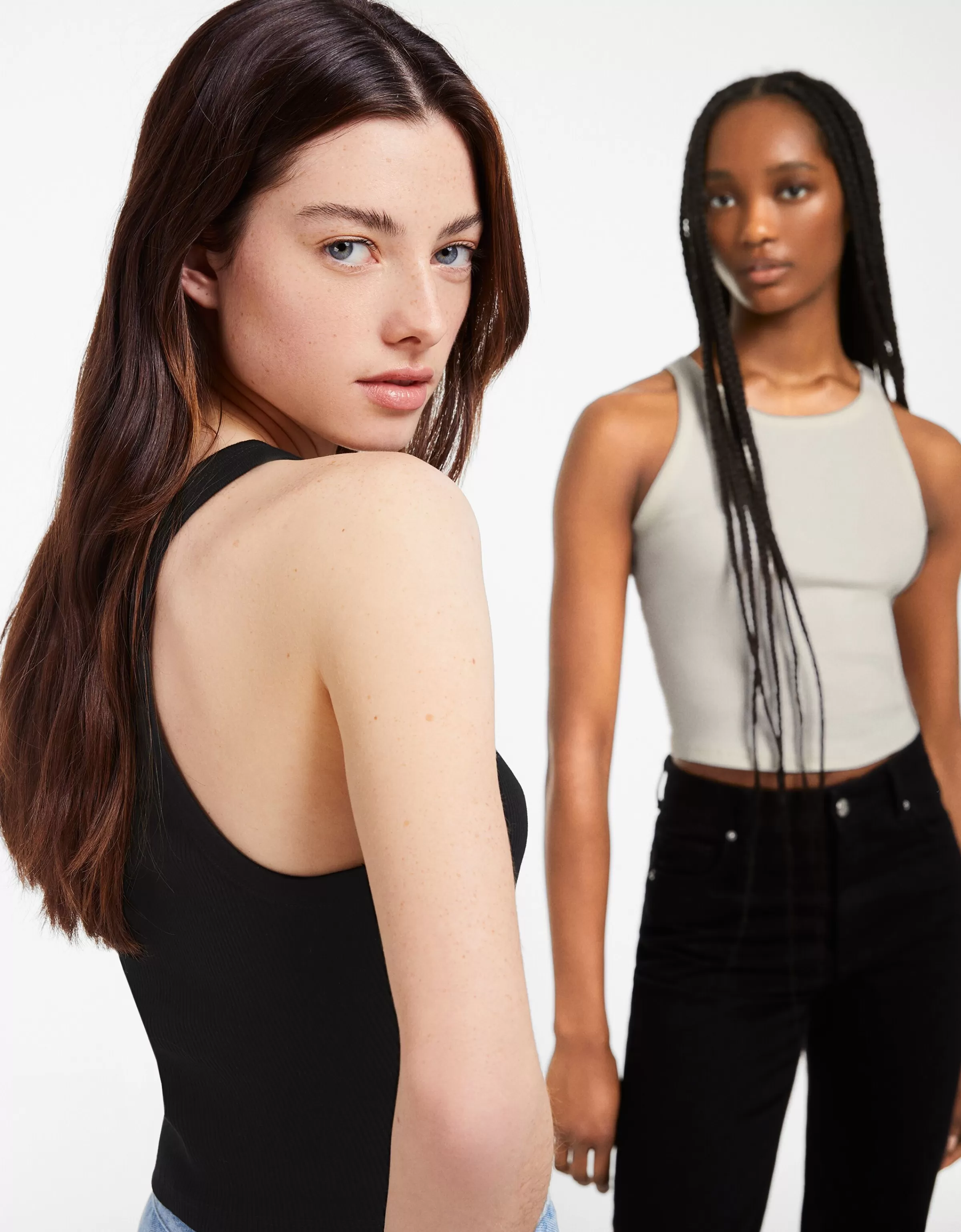 BERSHKA Canotte Essential - Confezione da 2 Pezzi con Bordi a Coste, Disponibile in Vari Colori