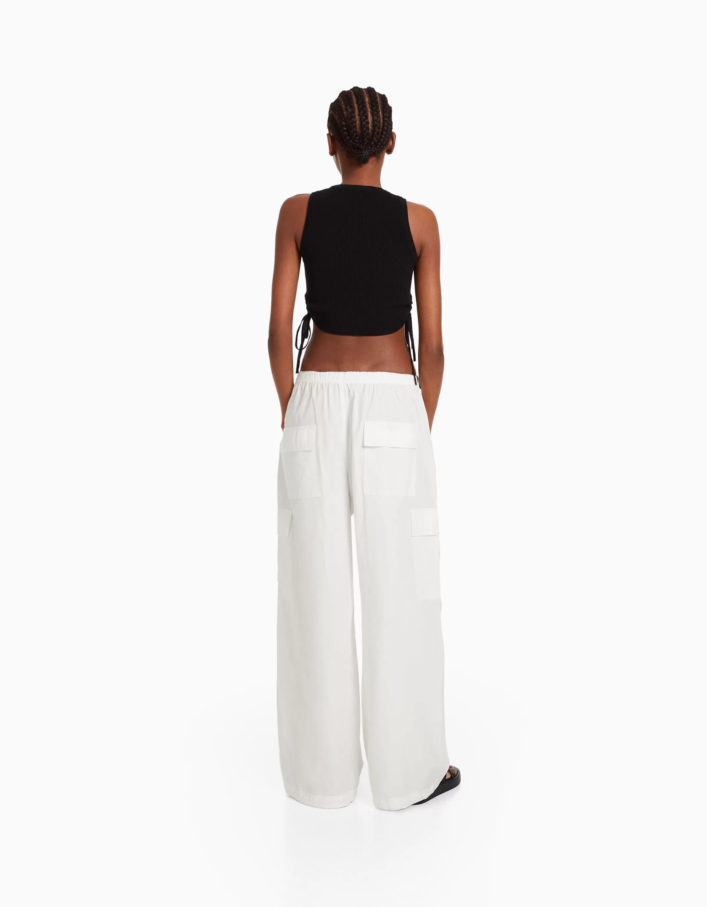 BERSHKA Pantaloni Cargo Jogger con Tasche Militari - Blu Slivaggio Chiaro, Morbido Fit Paracadute per Stile Urbano