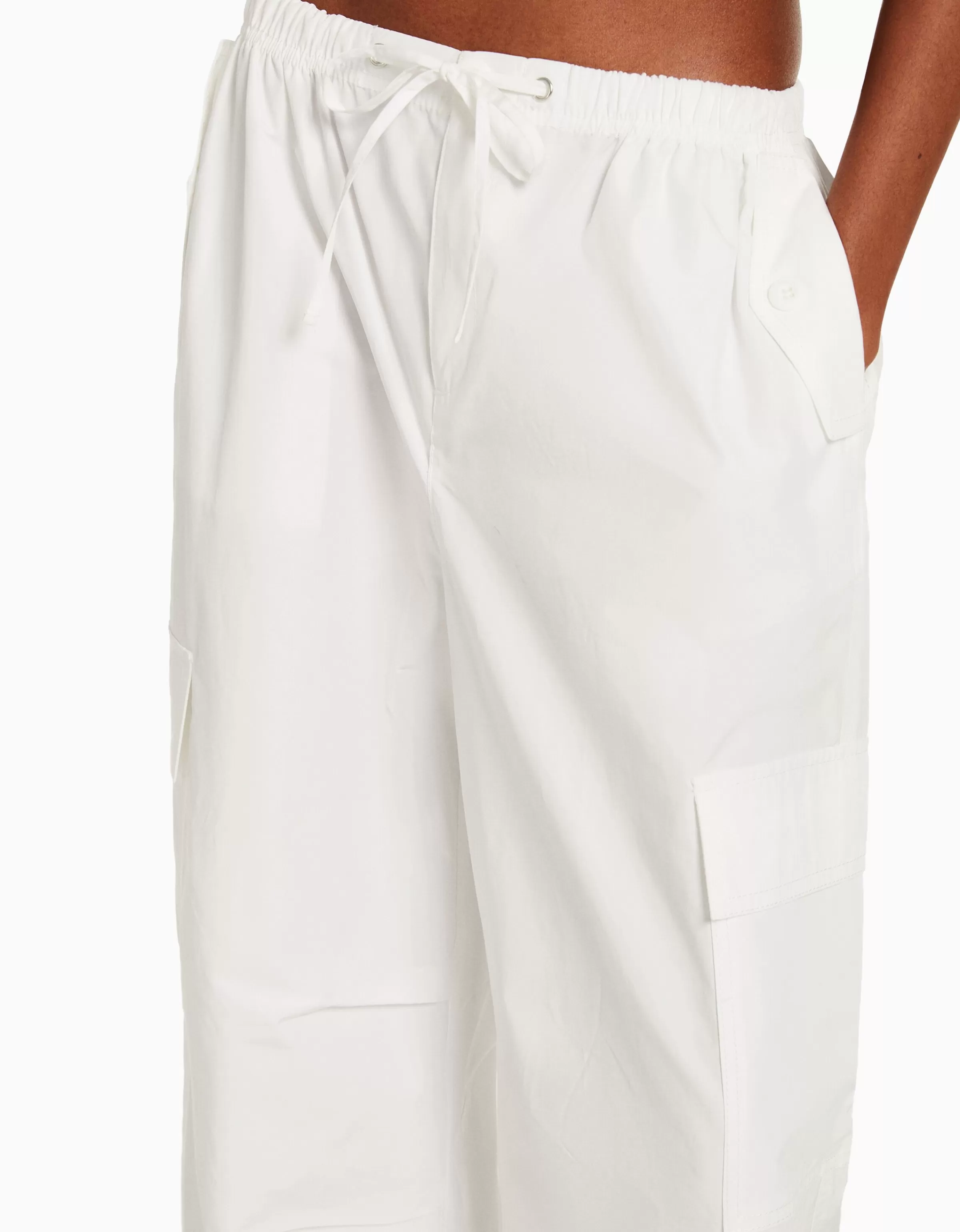BERSHKA Pantaloni Cargo Jogger con Tasche Militari - Blu Slivaggio Chiaro, Morbido Fit Paracadute per Stile Urbano