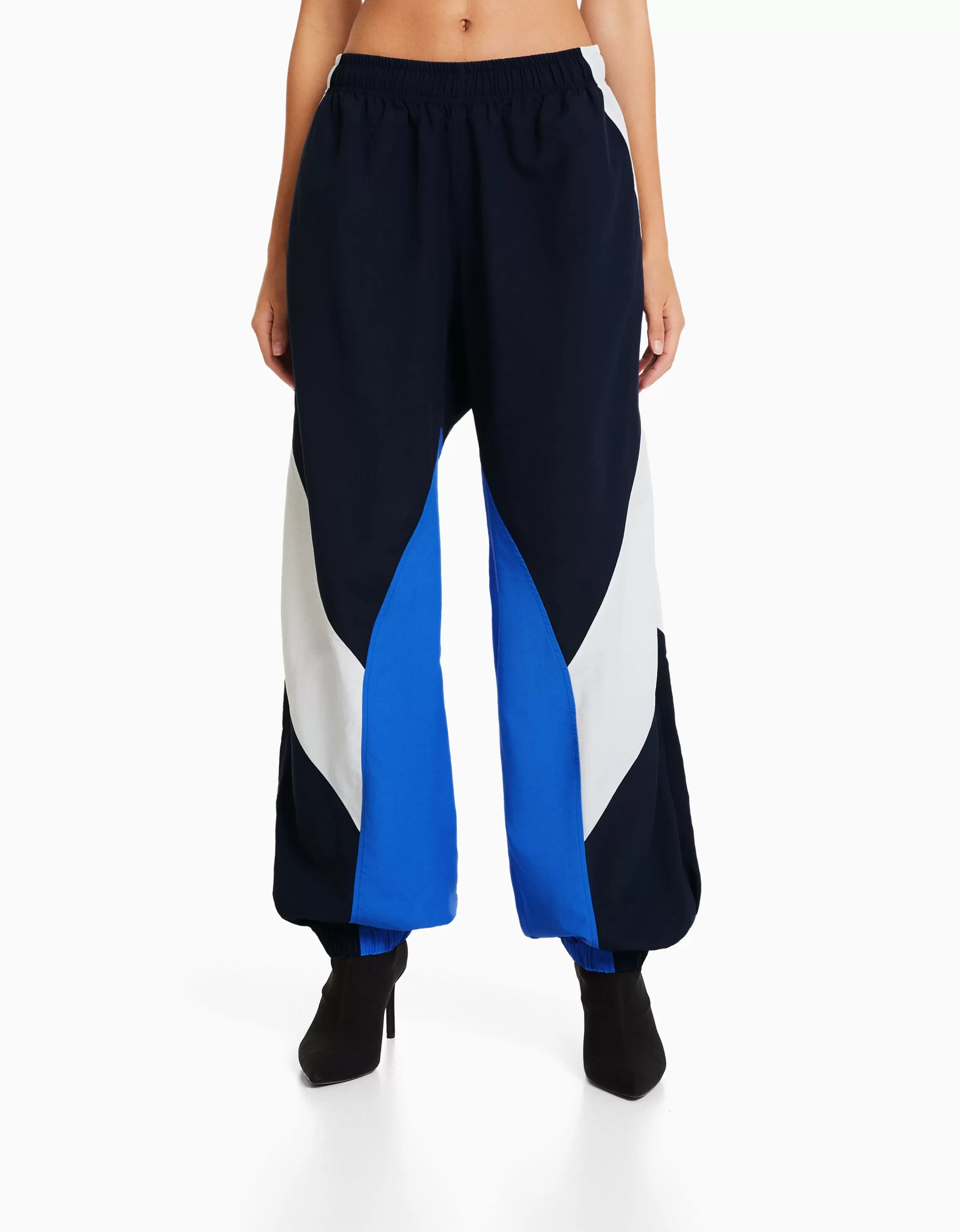 BERSHKA ABBIGLIAMENTO - Jogger in Pile con Rifiniture Nylon e Contrasti Cromatici, Tonalità Blu Grafite