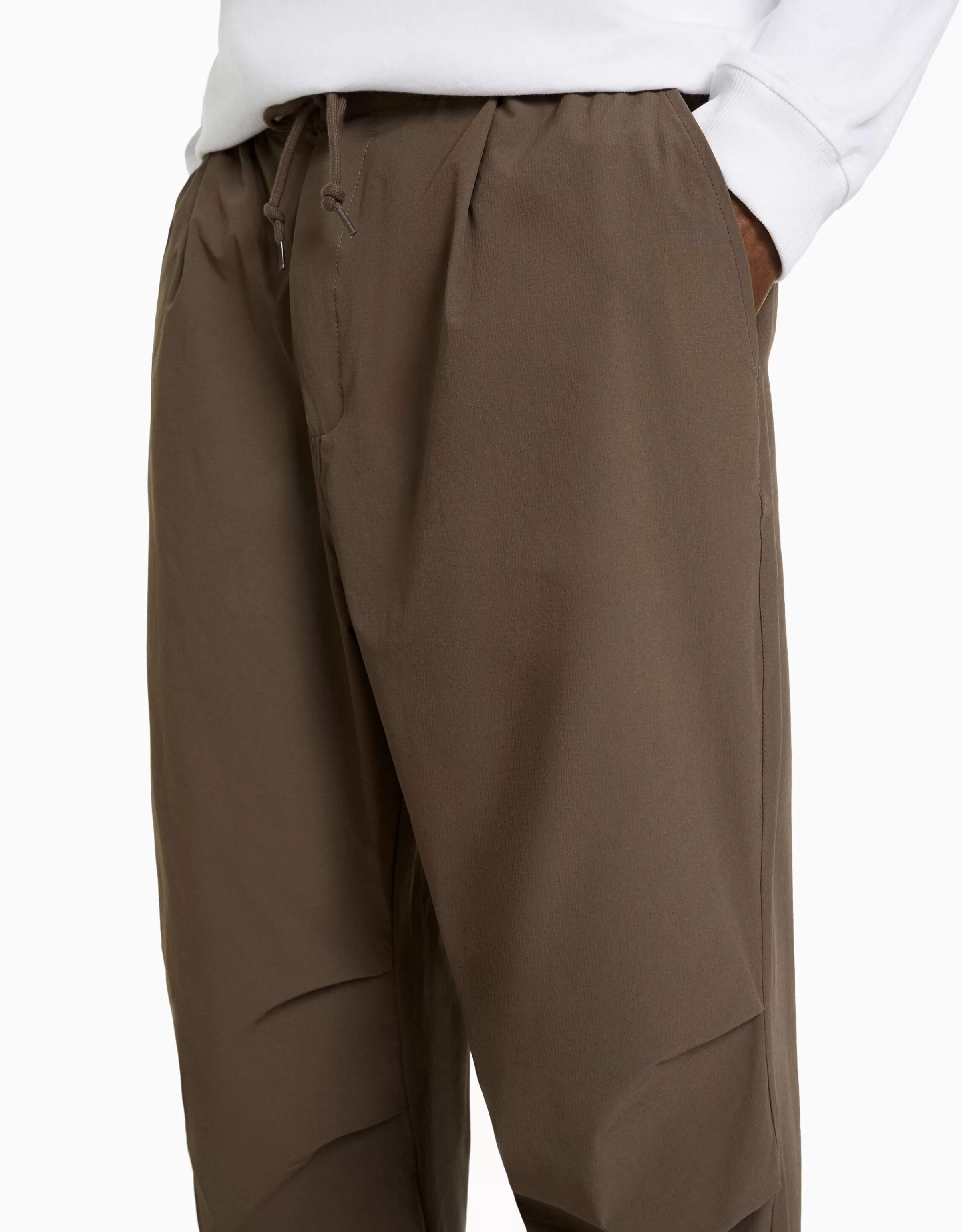 BERSHKA Jogger Avvolgente in Tessuto Paracadute - Nero Antiscivolo per Look Urbani