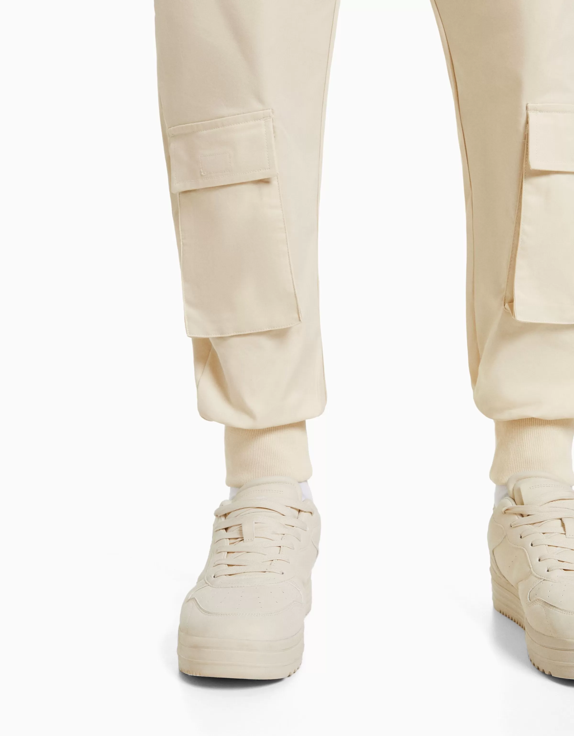BERSHKA Jogger Uomo - Pantaloni Tecnici Multiuso Tonalità Sabbia, Comfort Evoluto e Design Urban