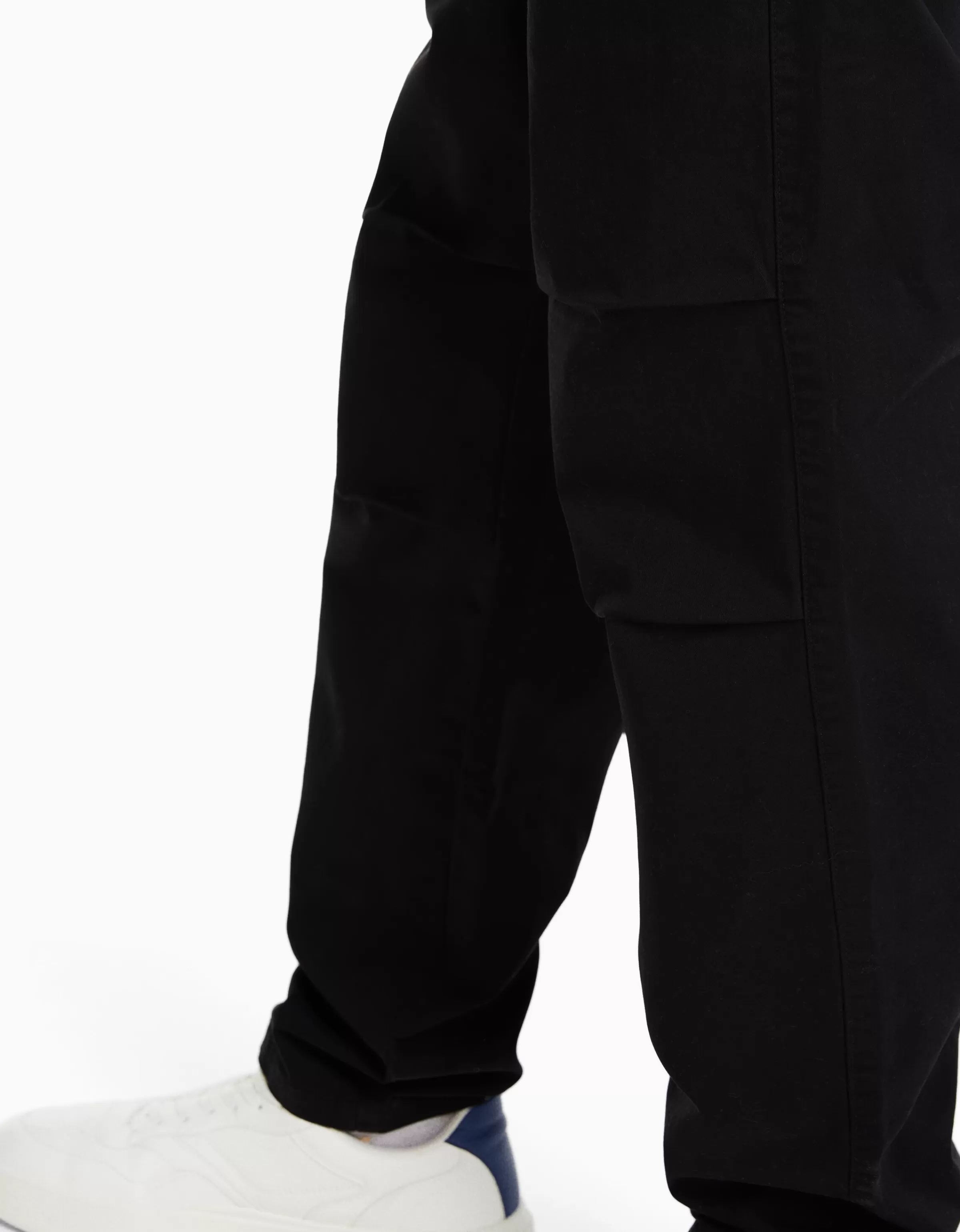 BERSHKA - Pantaloni Oversize in Cotone Morbido Nero, Confortevole e Casual, Ideale per Tutto il Giorno