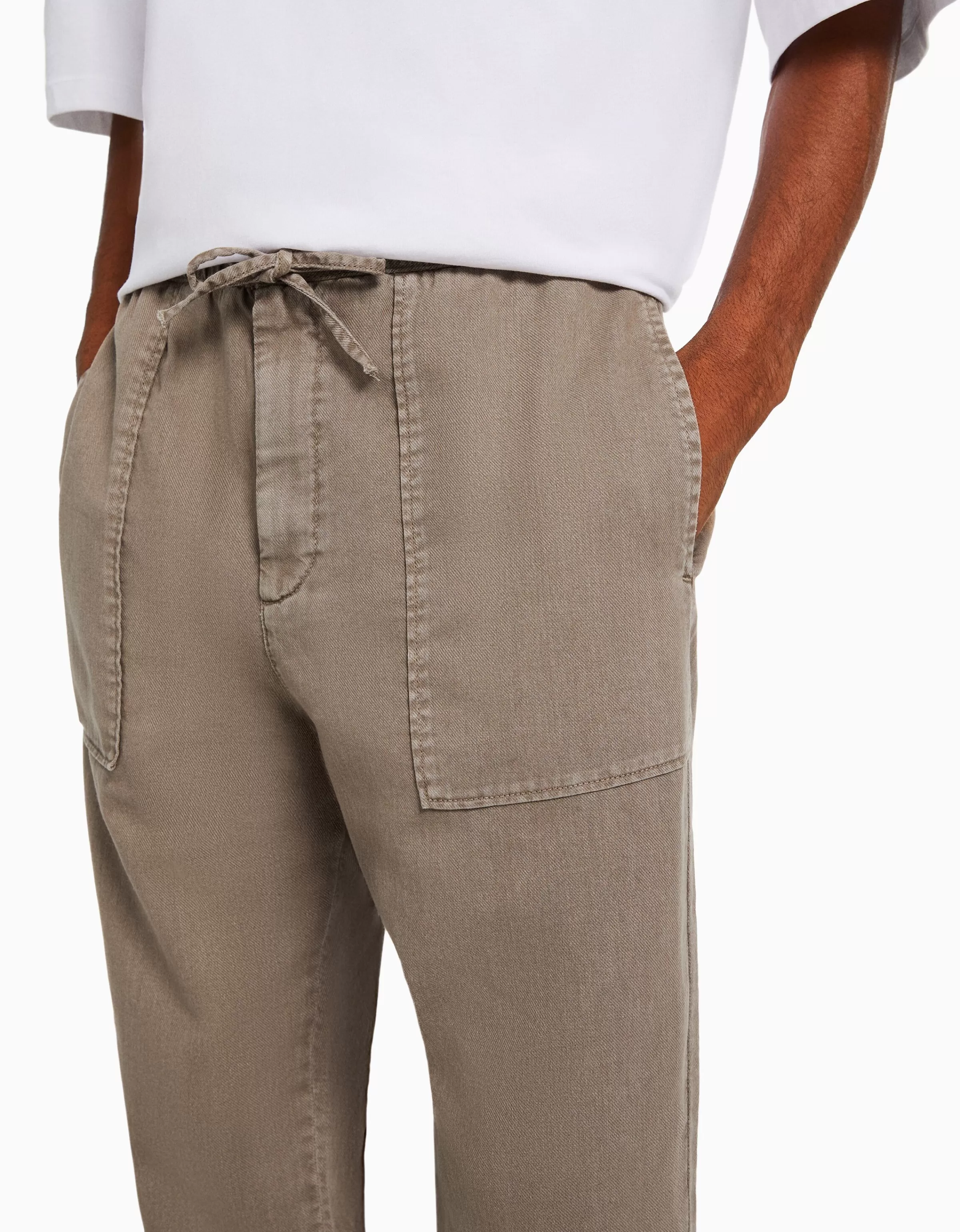 BERSHKA Pantaloni ampio fit artigianale in tessuto morbido - Bianco naturale