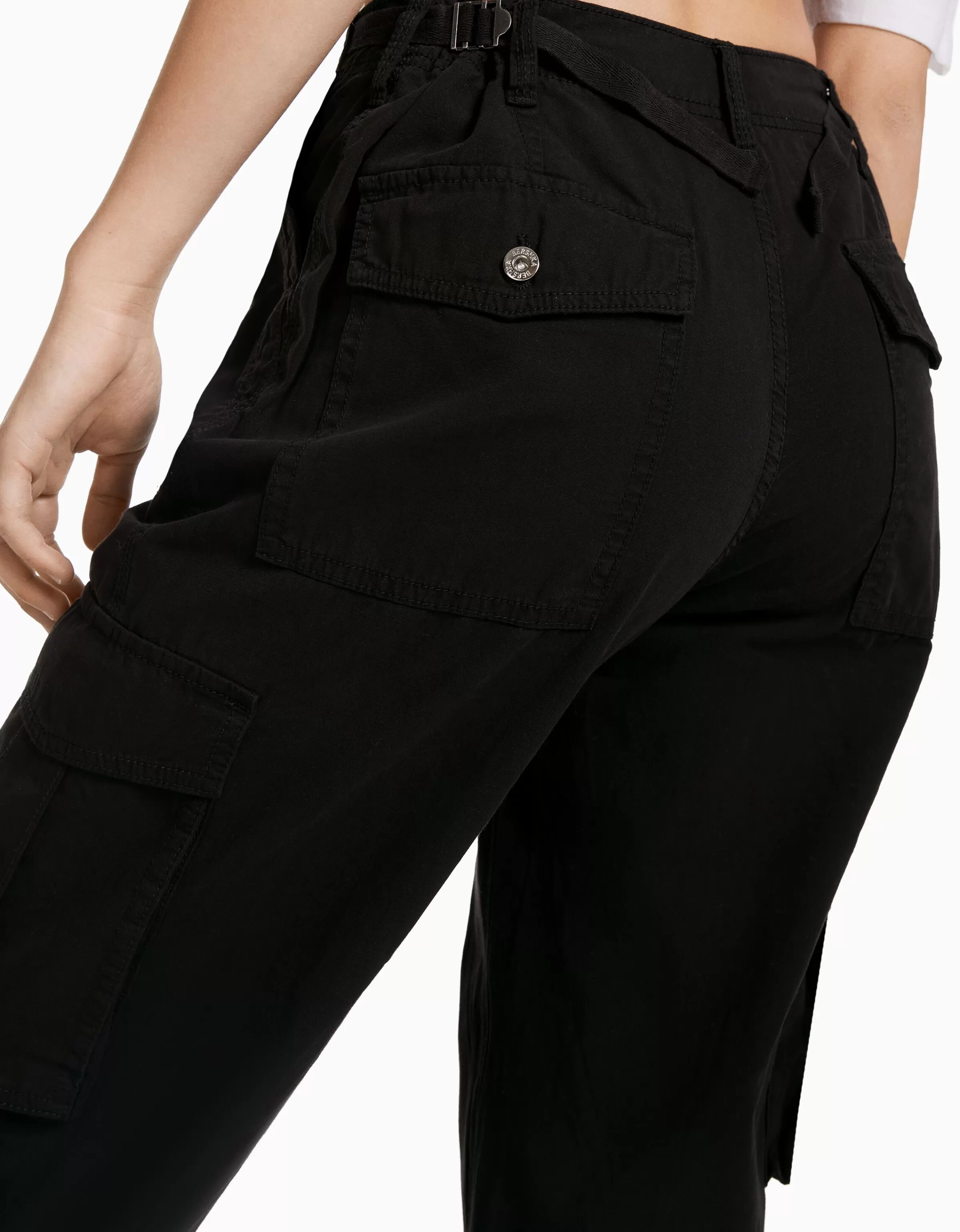 BERSHKA Pantaloni Cargo Dritti con Vita Regolabile - Nero Assoluto per Stile Urbano 

(：