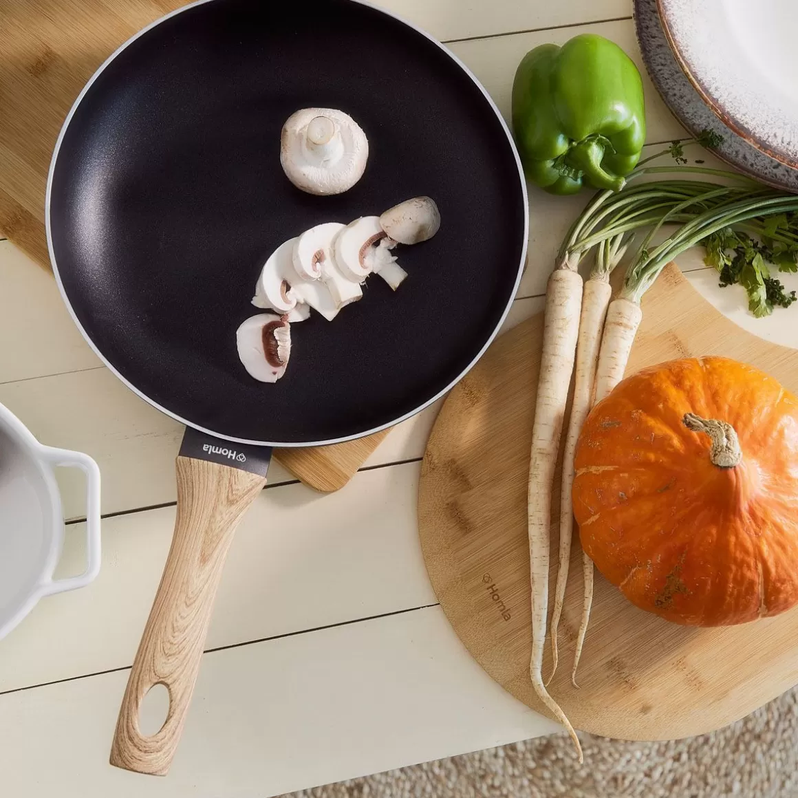 HOMLA Padella Albero in Legno 24 cm, Nero Opaco Antiaderente per Cucine Professionali