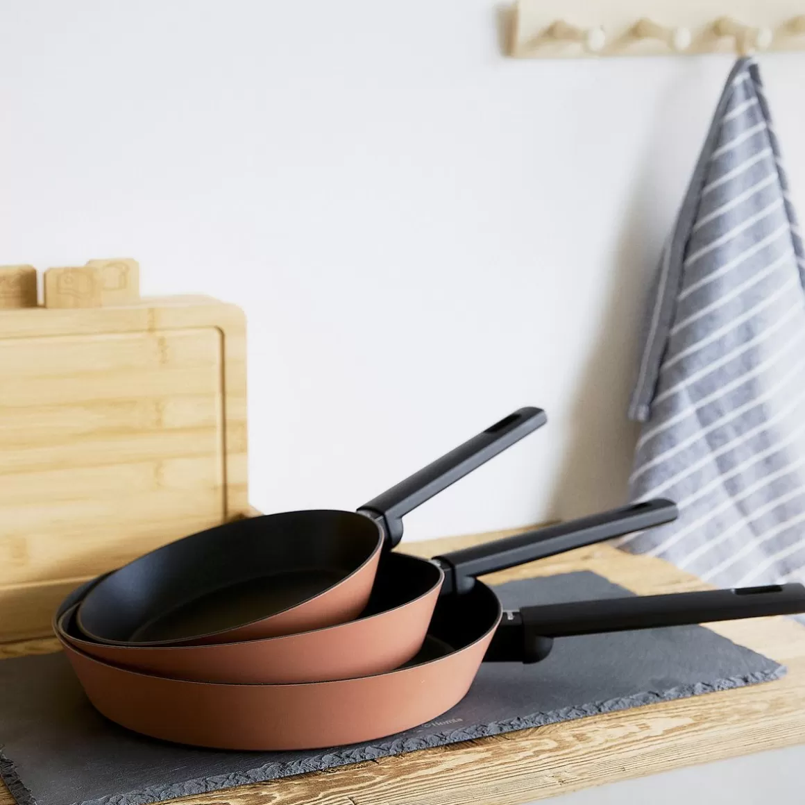 Padella Antiaderente in Ceramica Rosso Mattone, Modello Timbrell da 20 cm - HOMLA