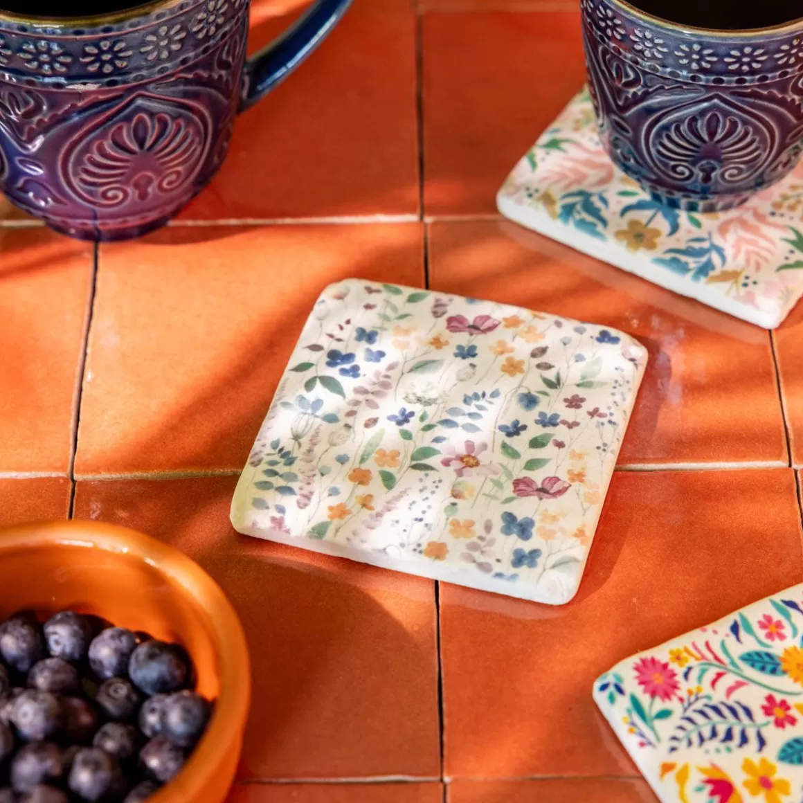 HOMLA Collection: Elegante Set di 4 Sottobicchieri in Ceramica con Decor Floreale e Foglie Delicate - Design Raffinato per la Tua Tavola