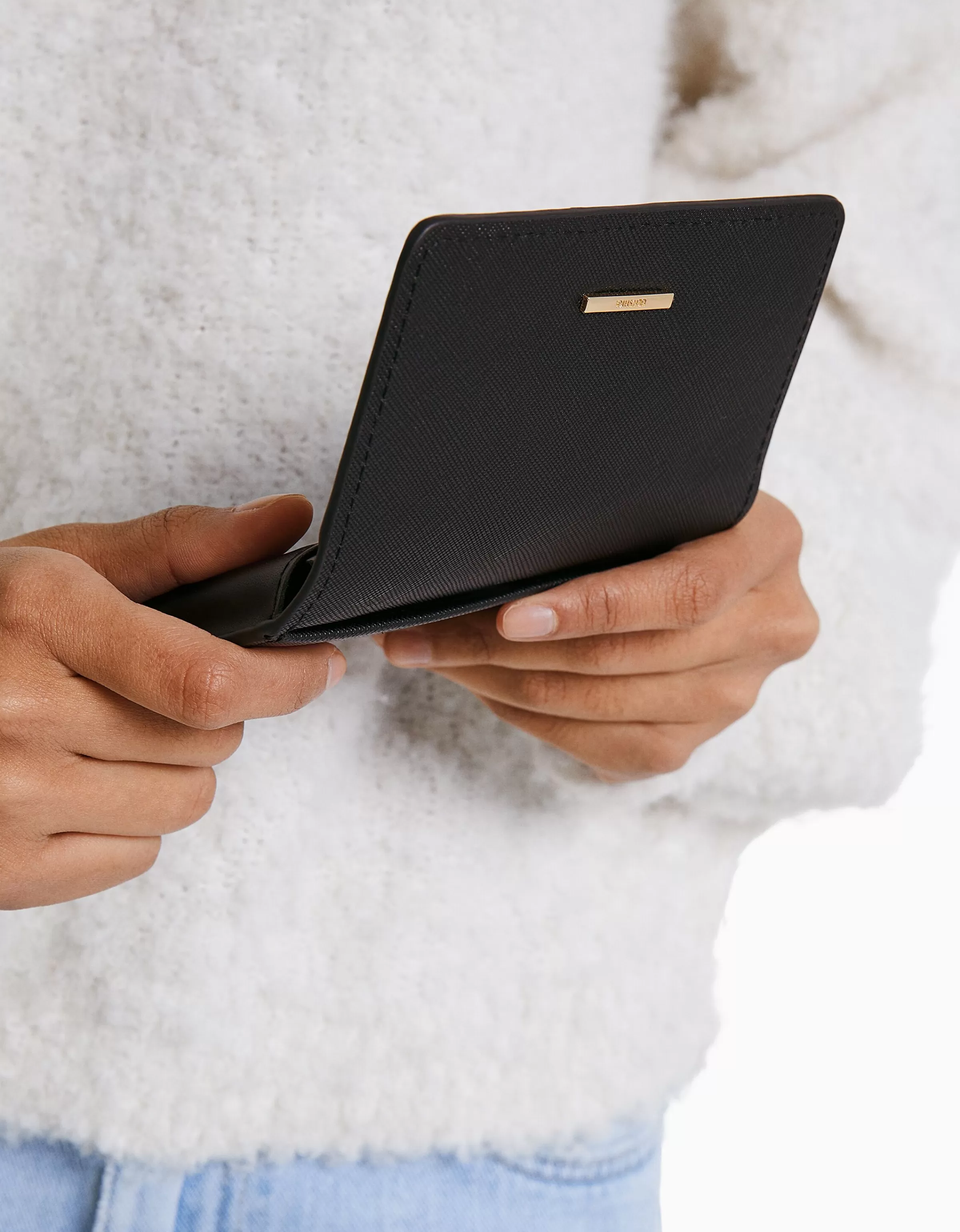 Portafoglio Nero Minimalista | Design Essenziale Bershka