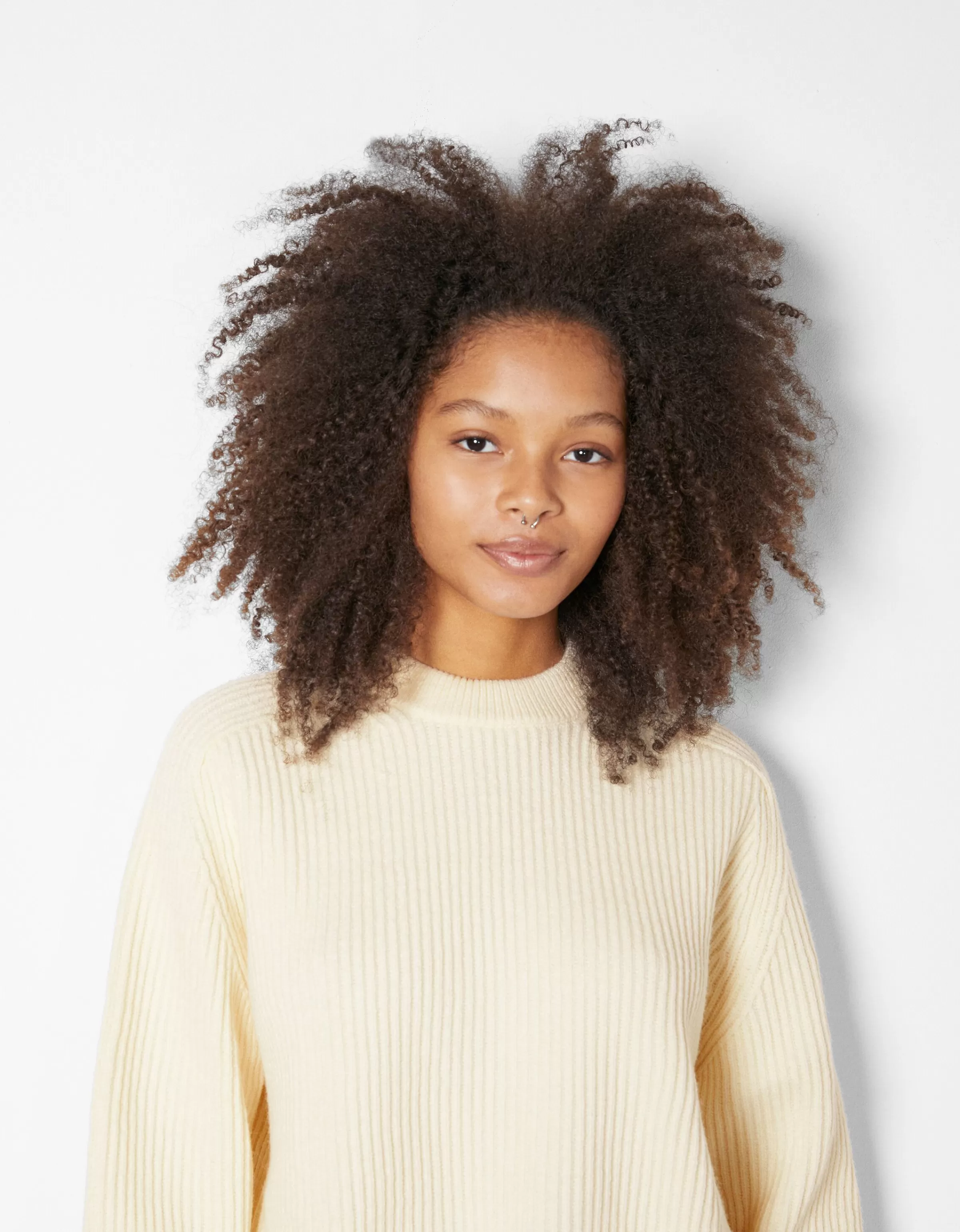 Maglione BERSHKA collo tondo in verde salvia - stile casual con toni morbidi