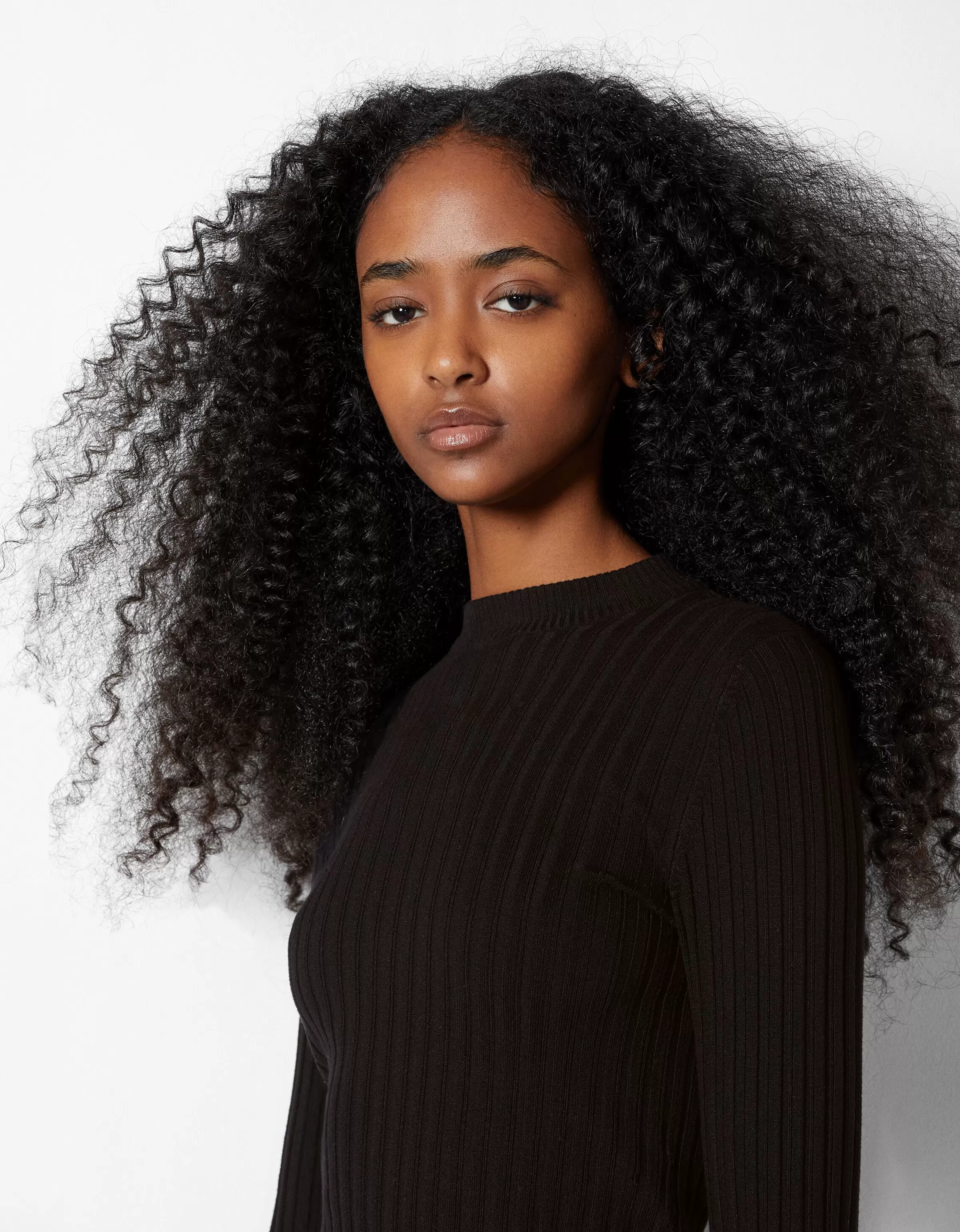 BERSHKA Maglione Nero con scollo a rollino e dettaglio a coste - Morbido e comodo, dal design urban chic
