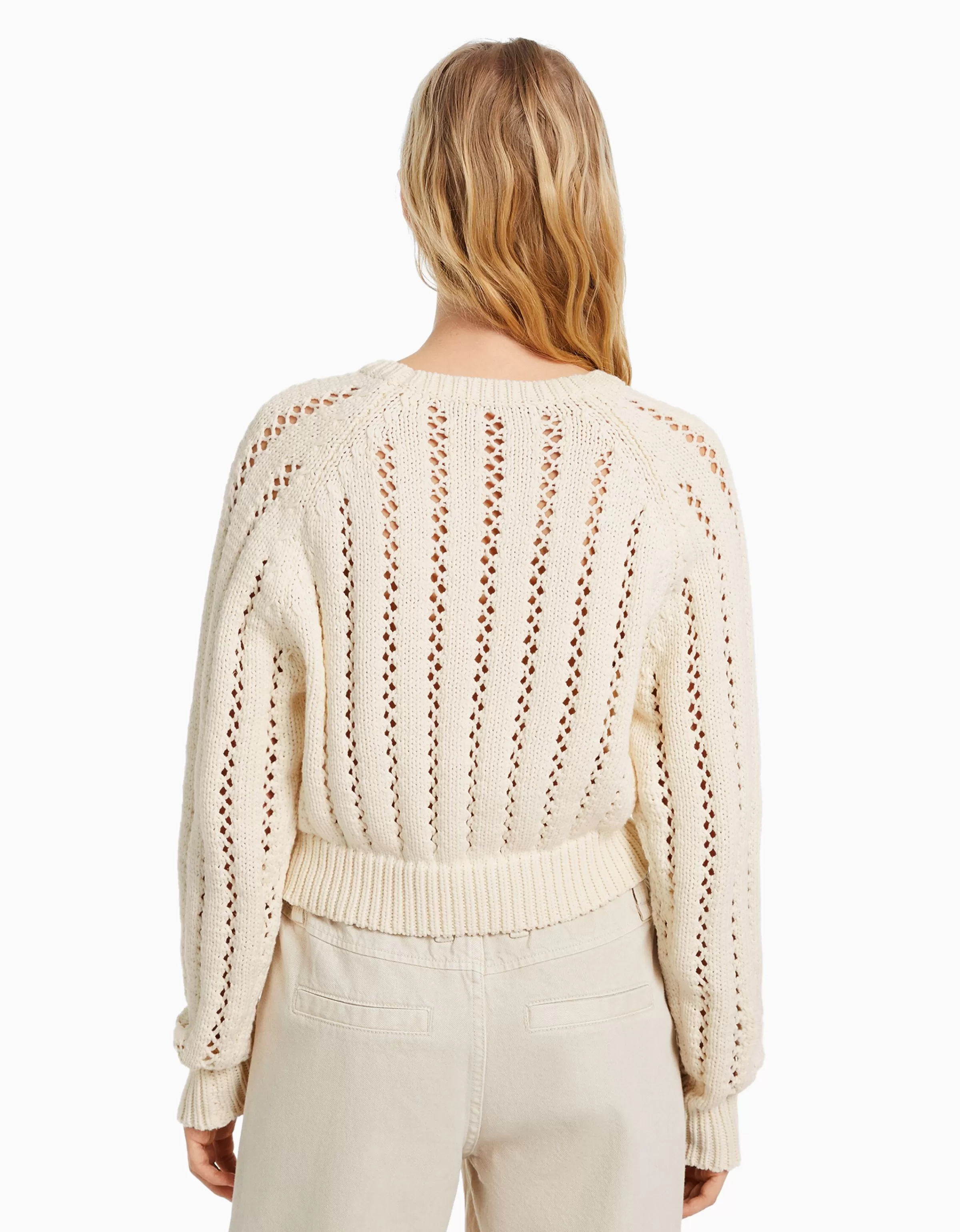 BERSHKA Maglioncino Crop Traforato con Scollo Rotondo - Beige Avorio