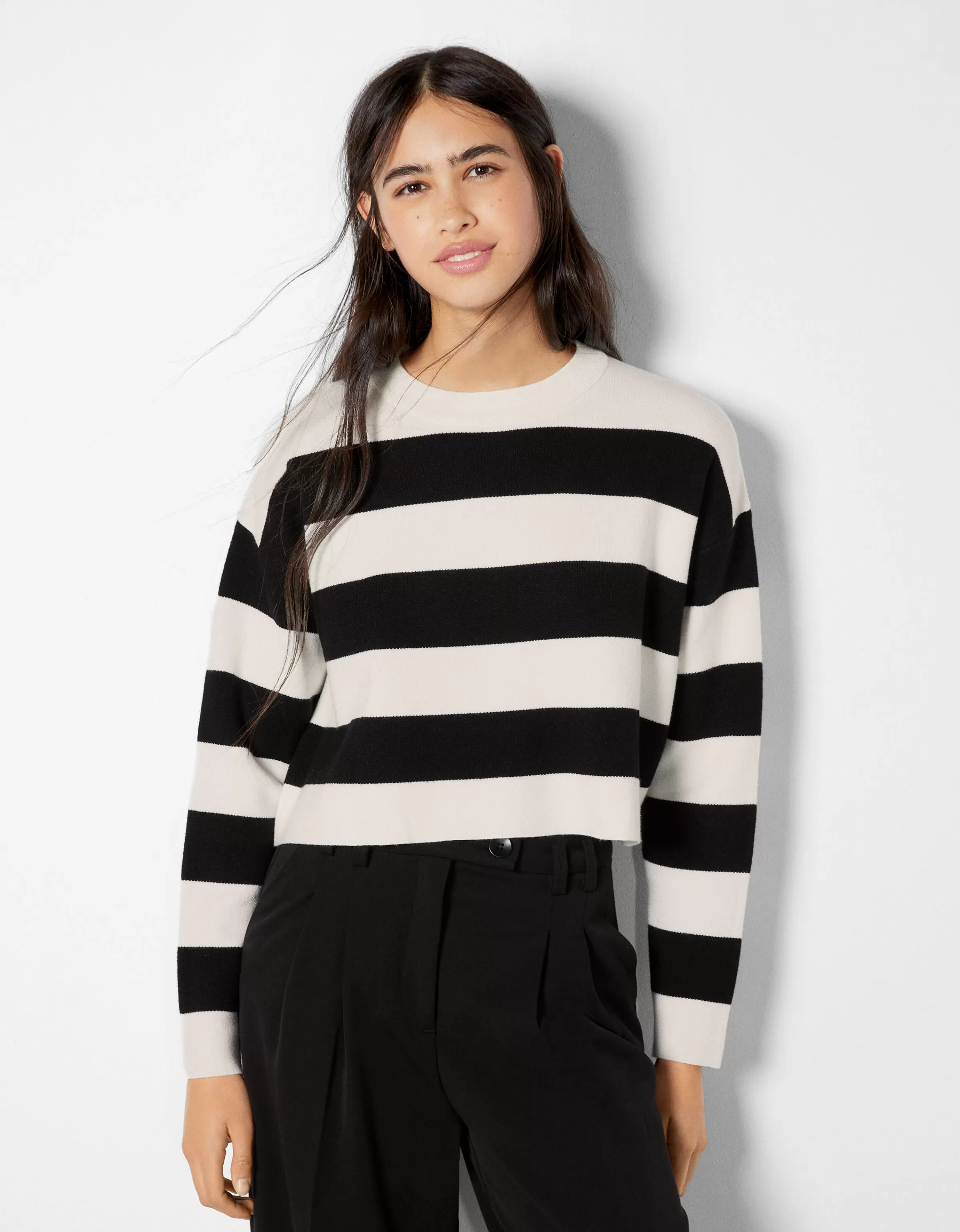 BERSHKA Maglione in Maglia Bianco Puro con Scollo Tondo - Morbido e Leggero