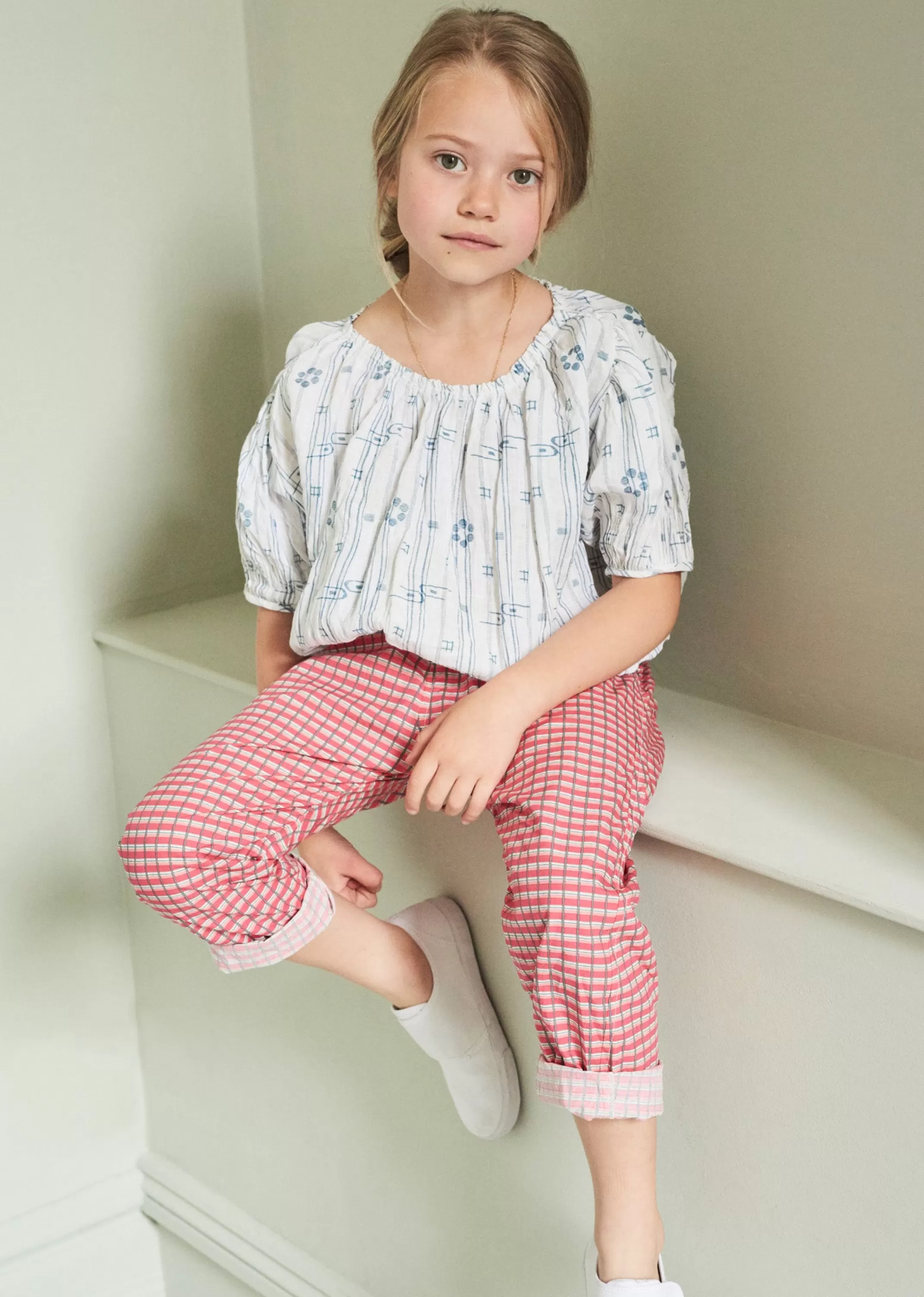 Camicia Queenspark di CARAMEL - Azzurro Nebbiolo con Detagli Femminili