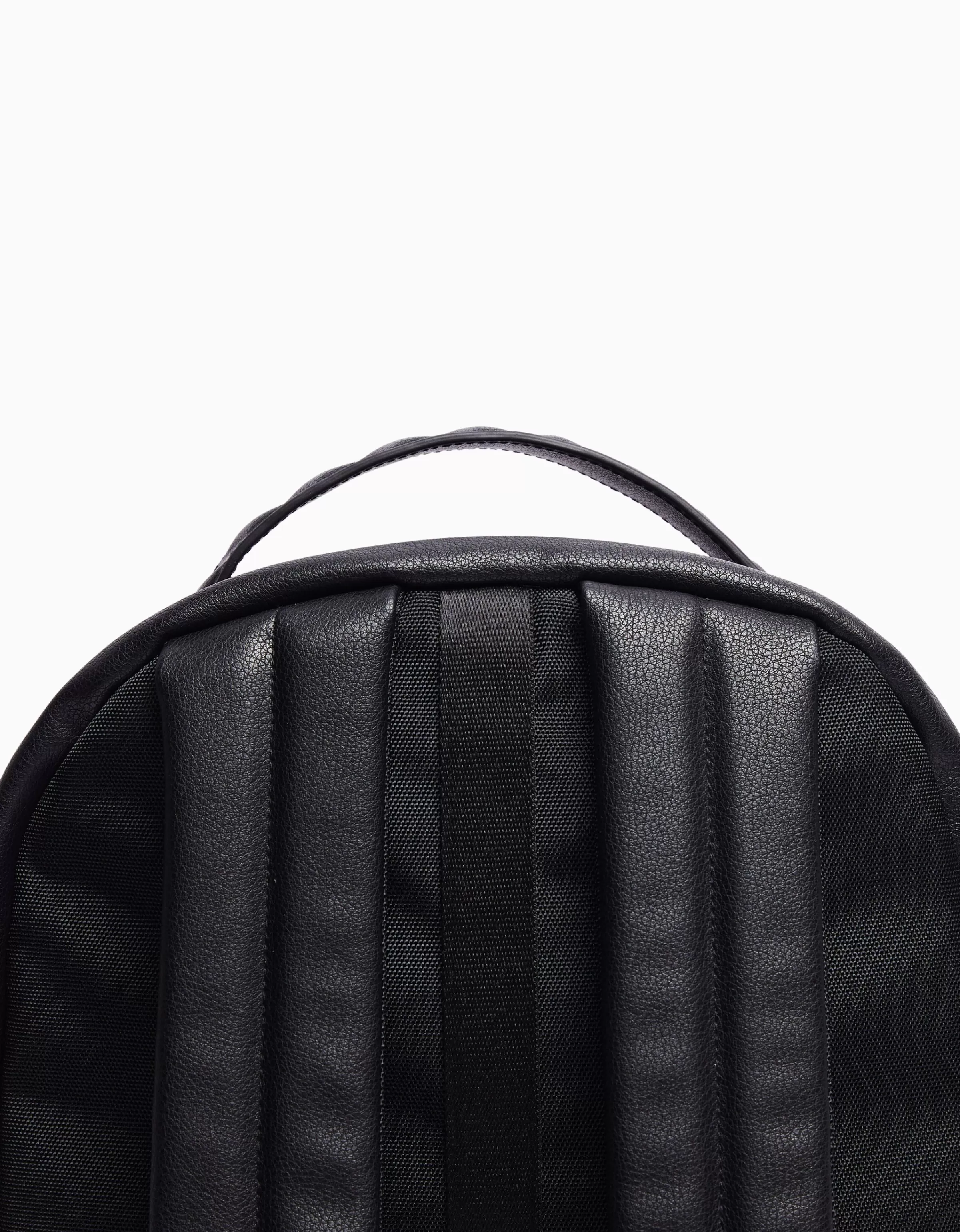 BERSHKA - Zaino Casual in Similpelle Nero con Chiusura a Tracolla #stileBERSHKA