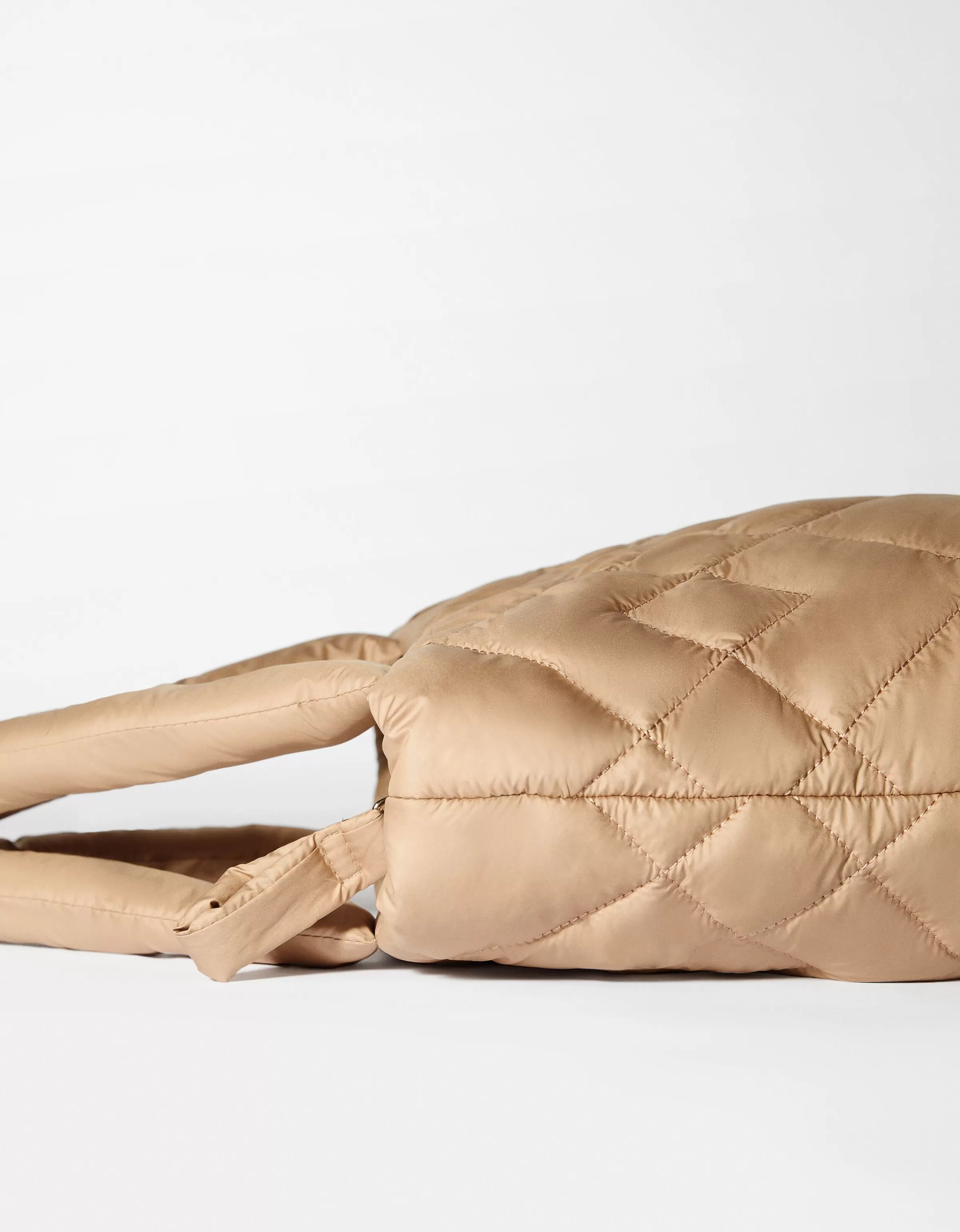 BERSHKA | Borsa Tote Elegante con Manici in Tessuto Trapuntato - Color Cammello