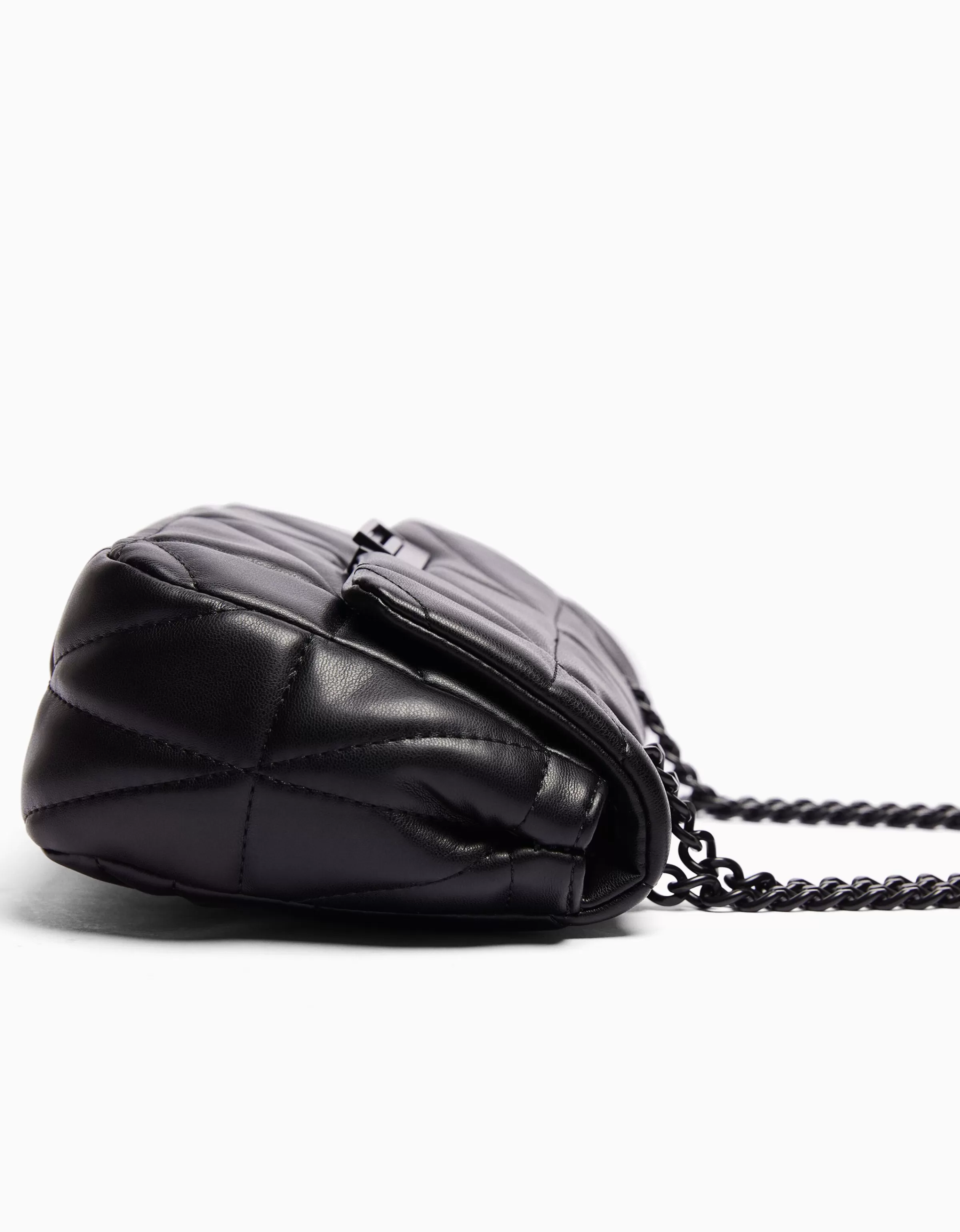 Borsa trapuntata BERSHKA con dettaglio catena - Nero, modello cult tra i preferiti