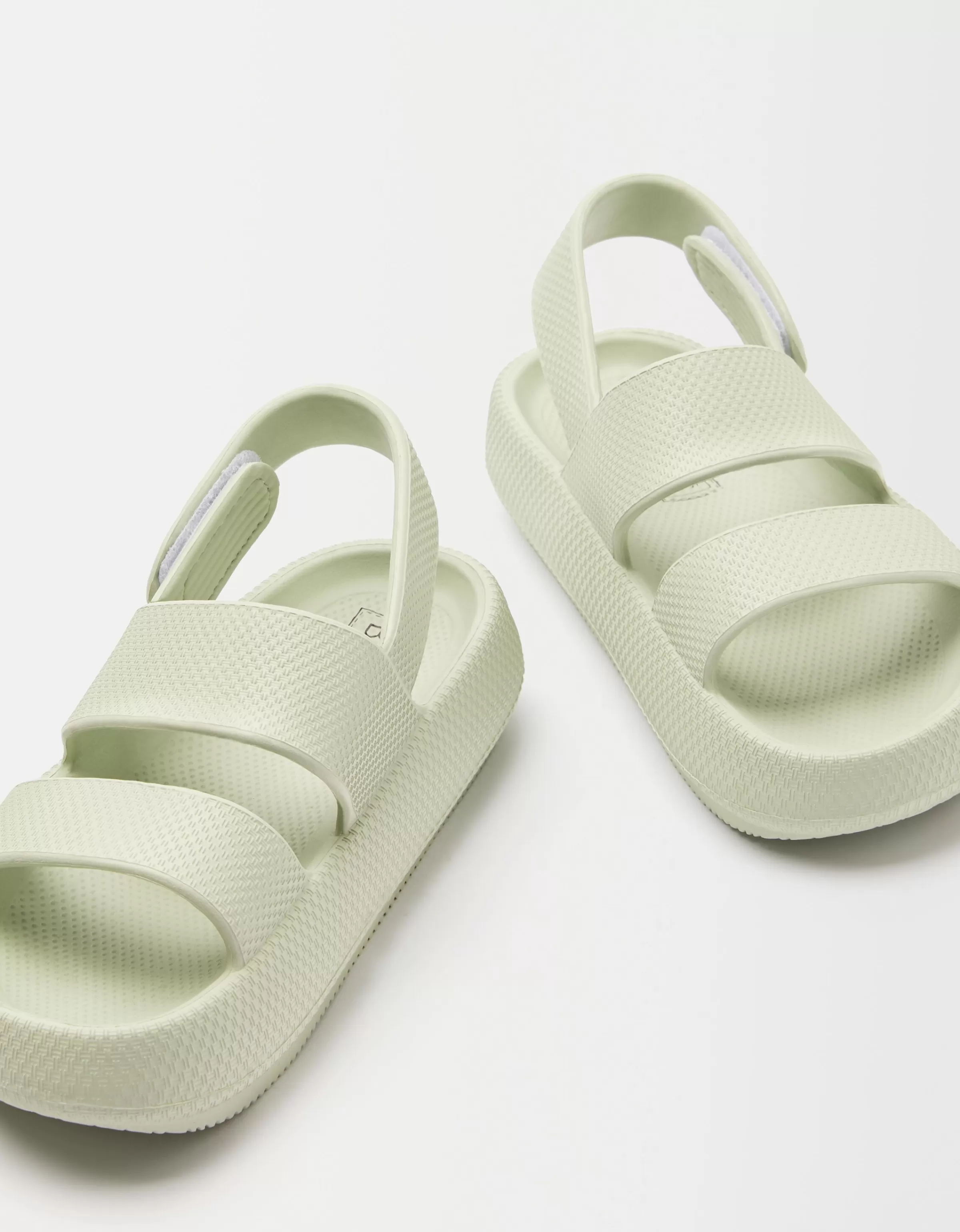 BERSHKA Sandali comodi in gomma flessibile con suola piatta - Verde Militare