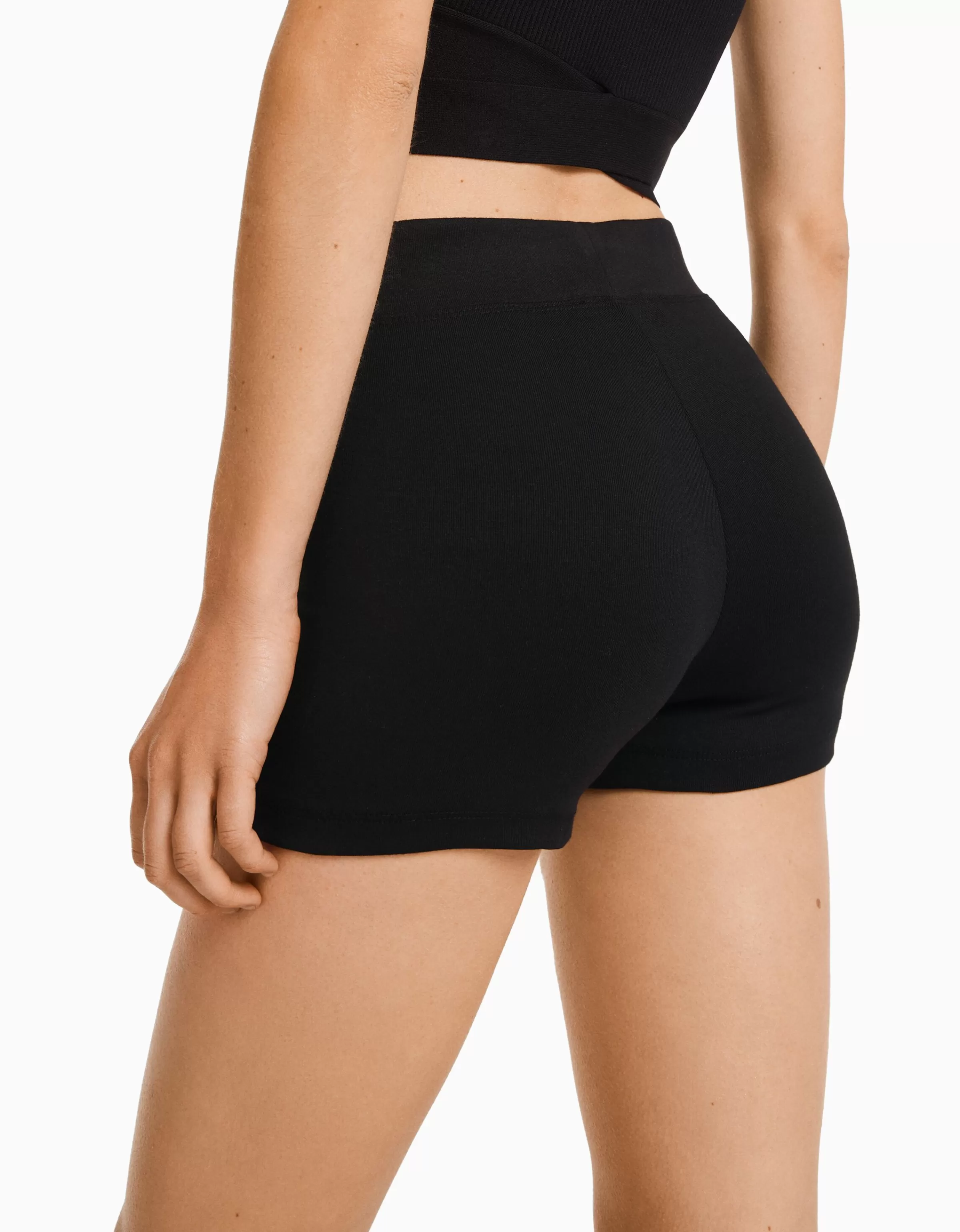 BERSHKA Tuta Sportiva con Pantaloncini Ciclismo - Tessuto Modale Ultra Morbido in Nero Opaco, Stagione 2024