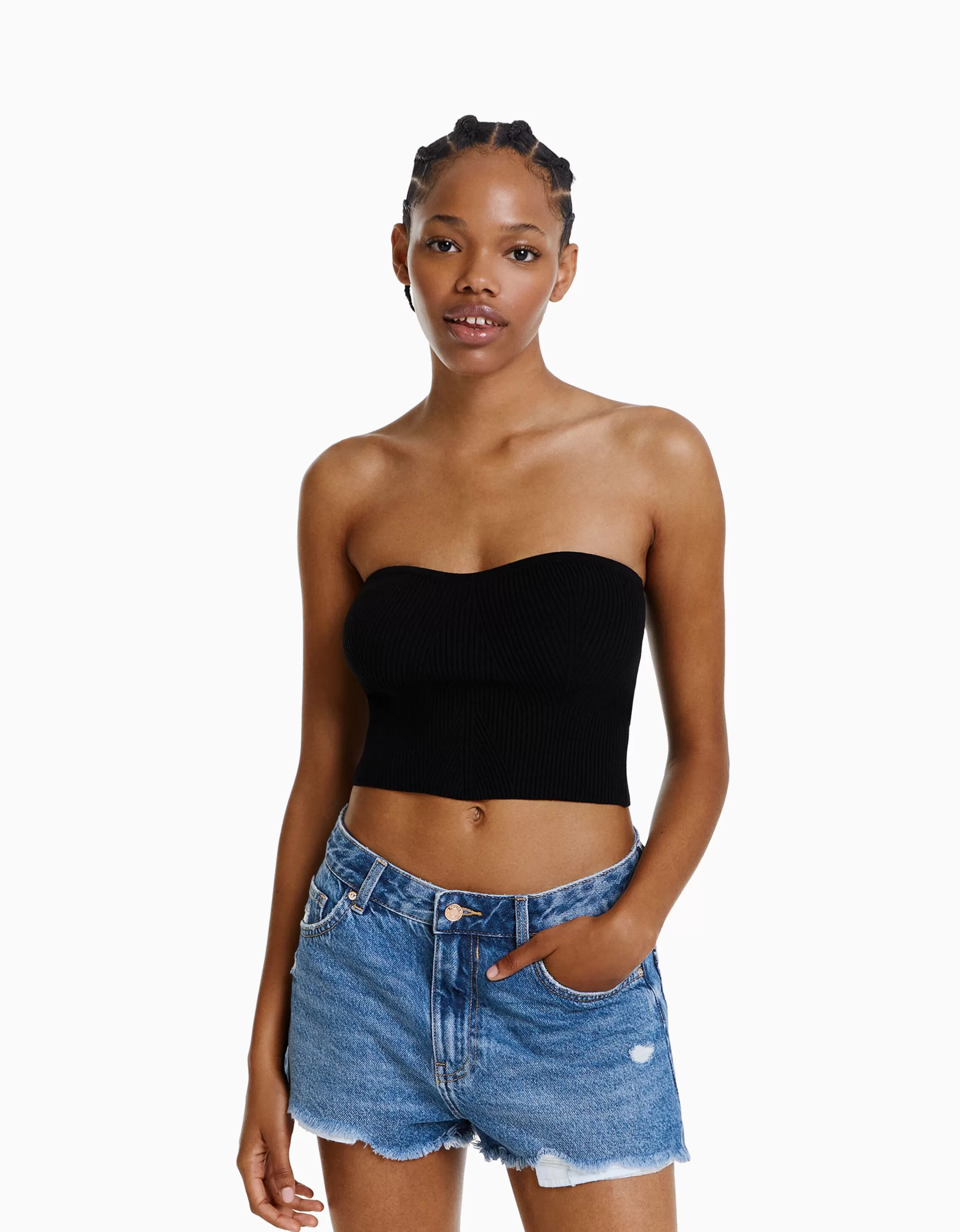 BERSHKA Pantaloncini denim strappati effetto vintage in azzurro lavato con taschini