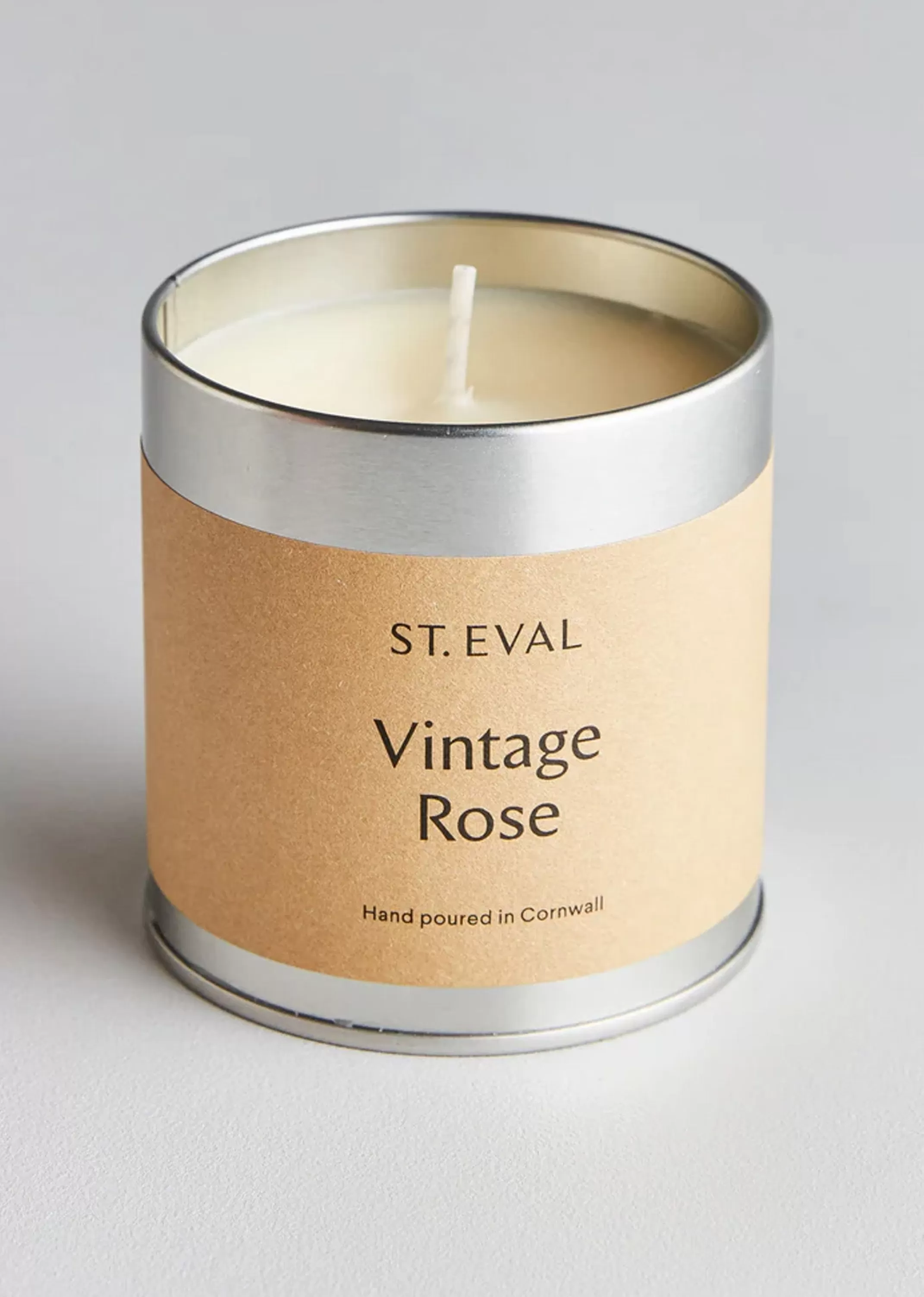 Candela Artigianale in Latta CARAMEL St Eval - Delicato Profumo di Rosa per Atmosfere Accoglienti