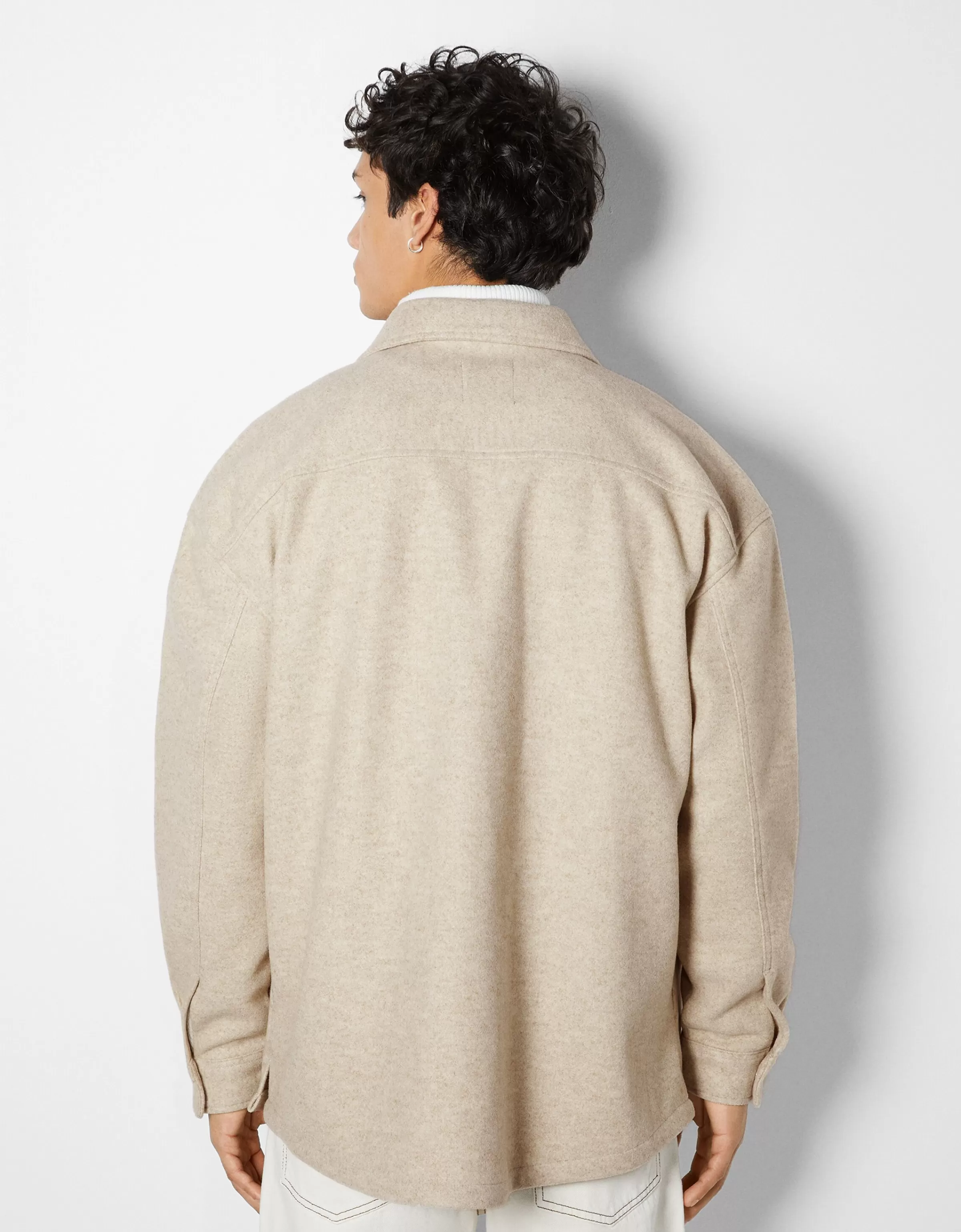 BERSHKA | Giubbotti e cappotti oversize in sabbia - Modello essenziale con taglio casual