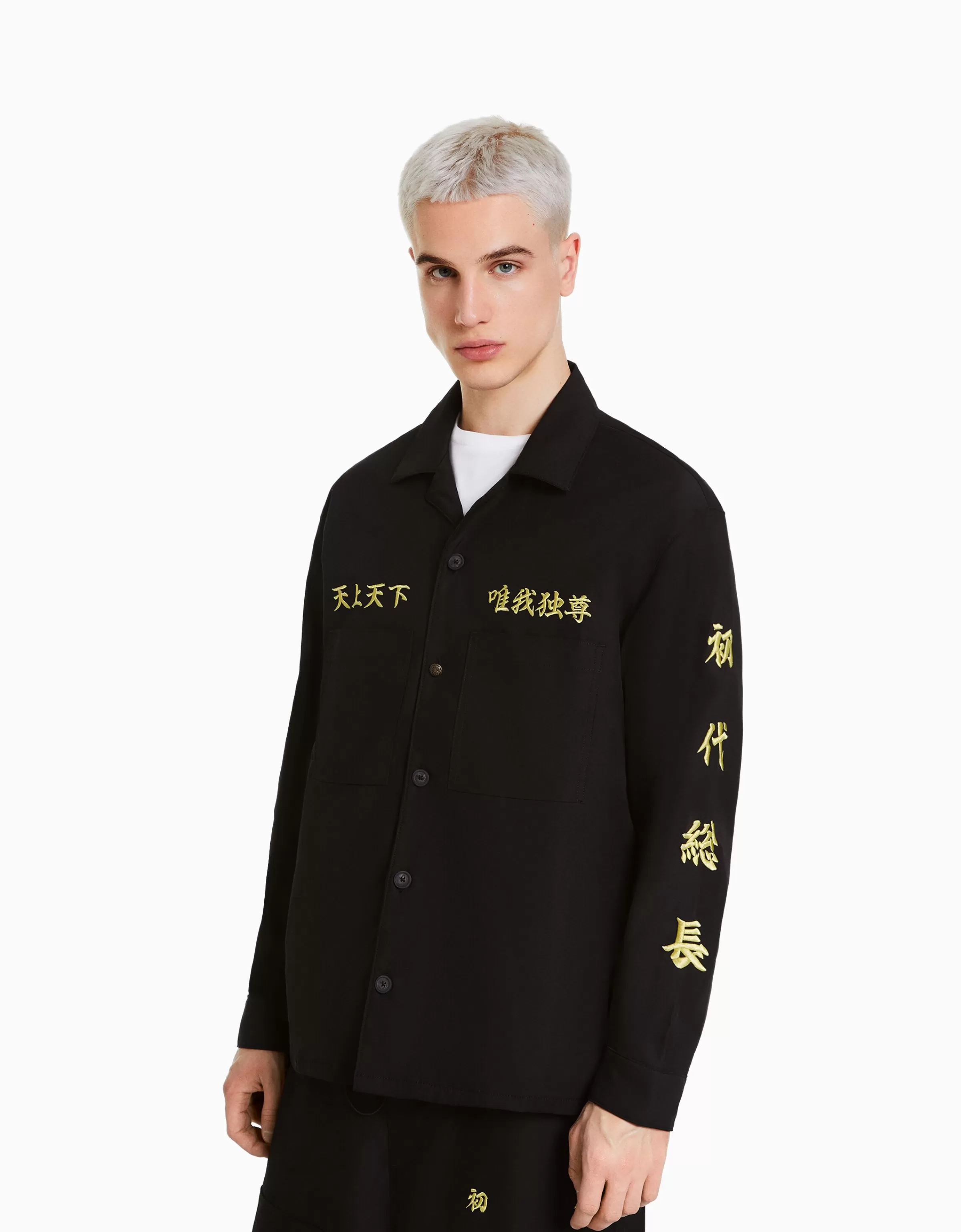 BERSHKA Collezione Limited Edition: Camicia Ricamata con Dettagli Unici Ispirata a Tokyo Revengers - Nero