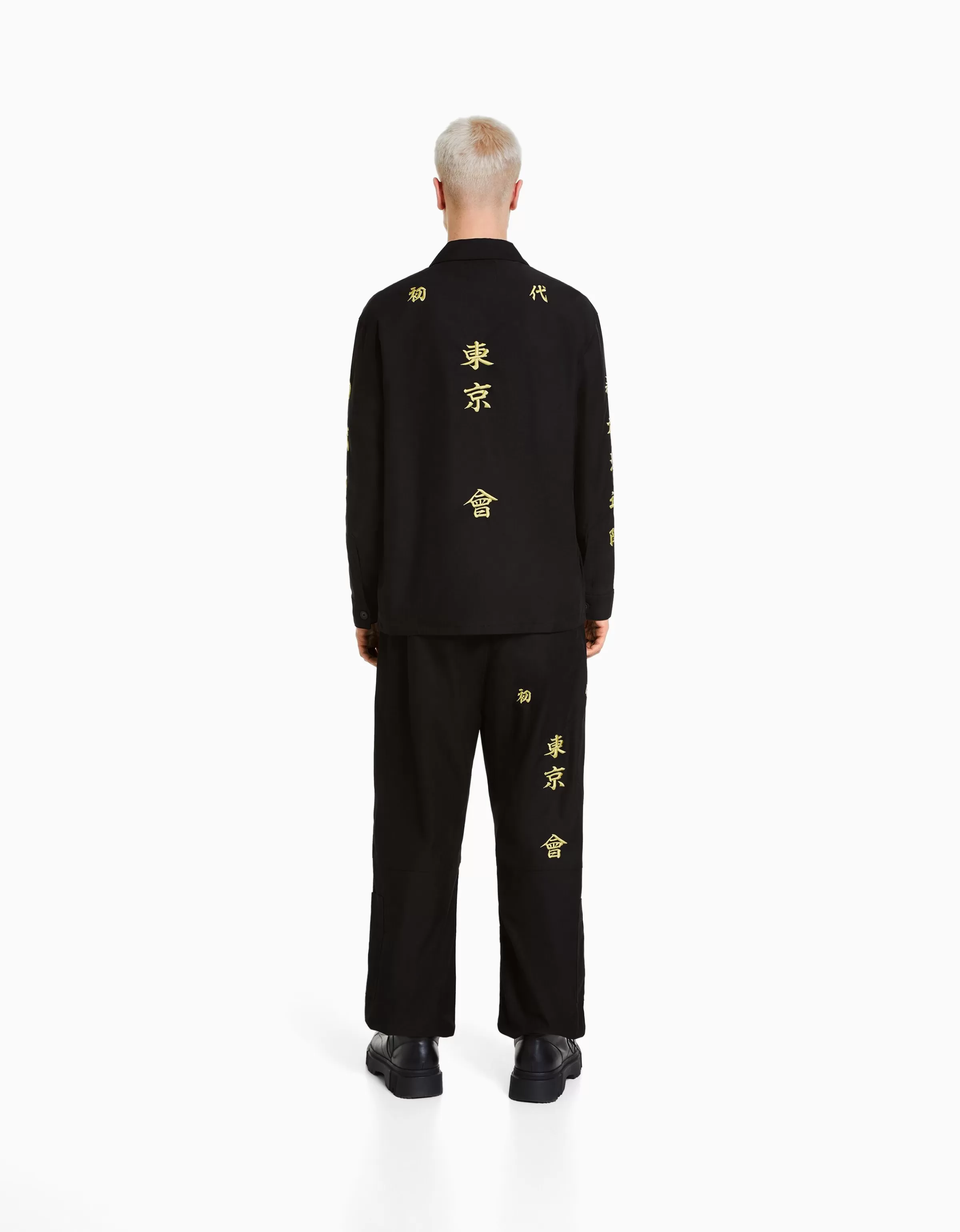 BERSHKA Collezione Limited Edition: Camicia Ricamata con Dettagli Unici Ispirata a Tokyo Revengers - Nero