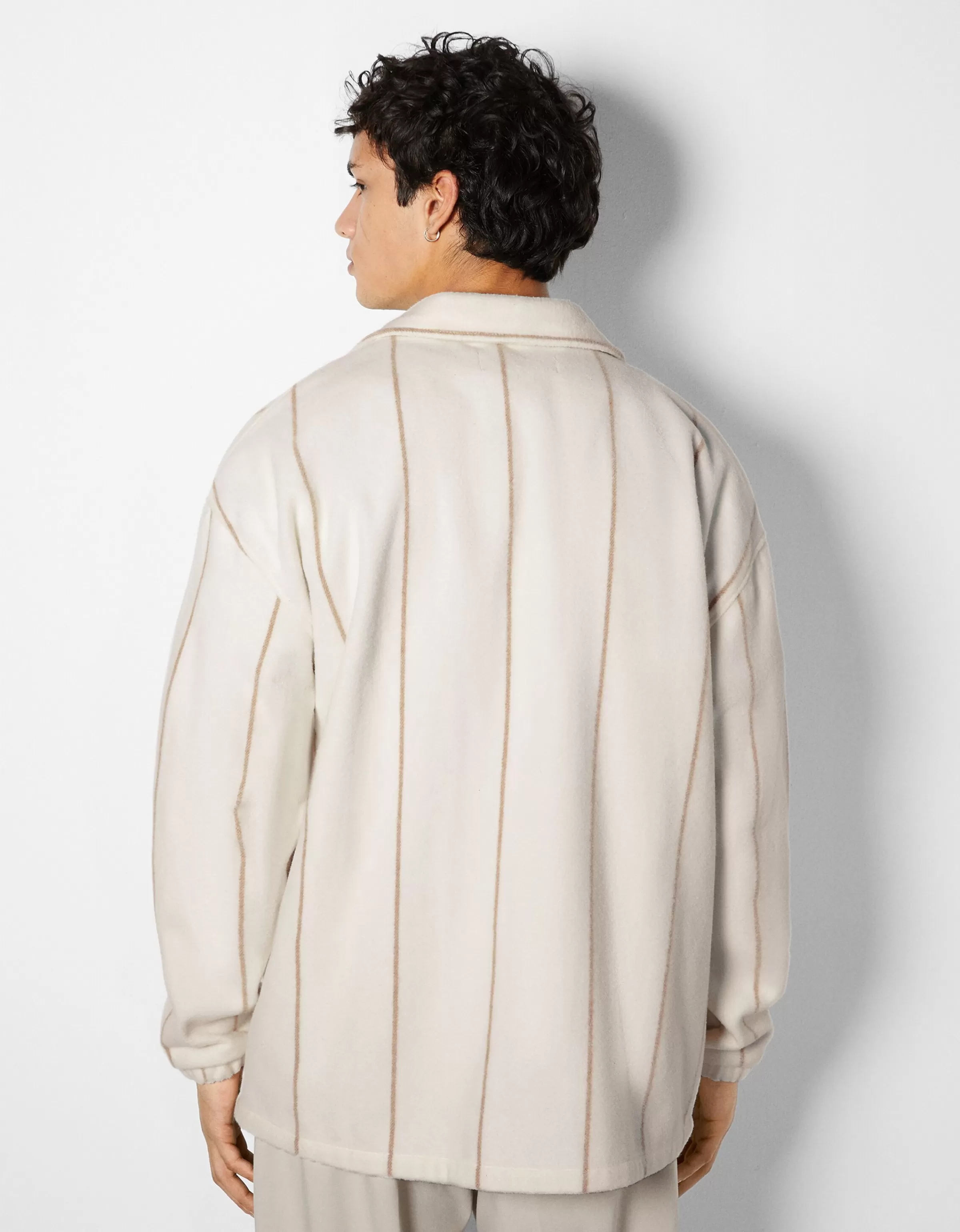 Camicia Oversize BERSHKA in Tessuto Rigato Ecrù - Stile Casual con Design A Righe