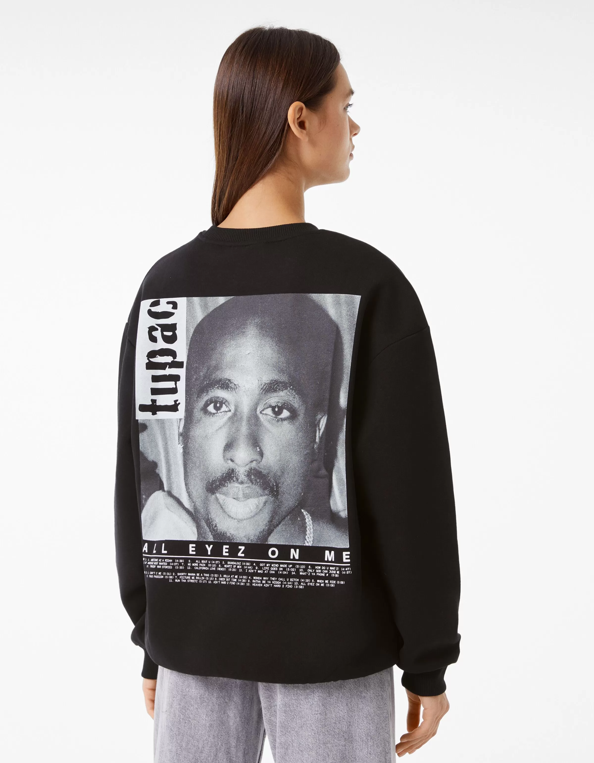 BERSHKA Felpa con cappuccio - Nero Tupac, collo rotondo e finiture premium