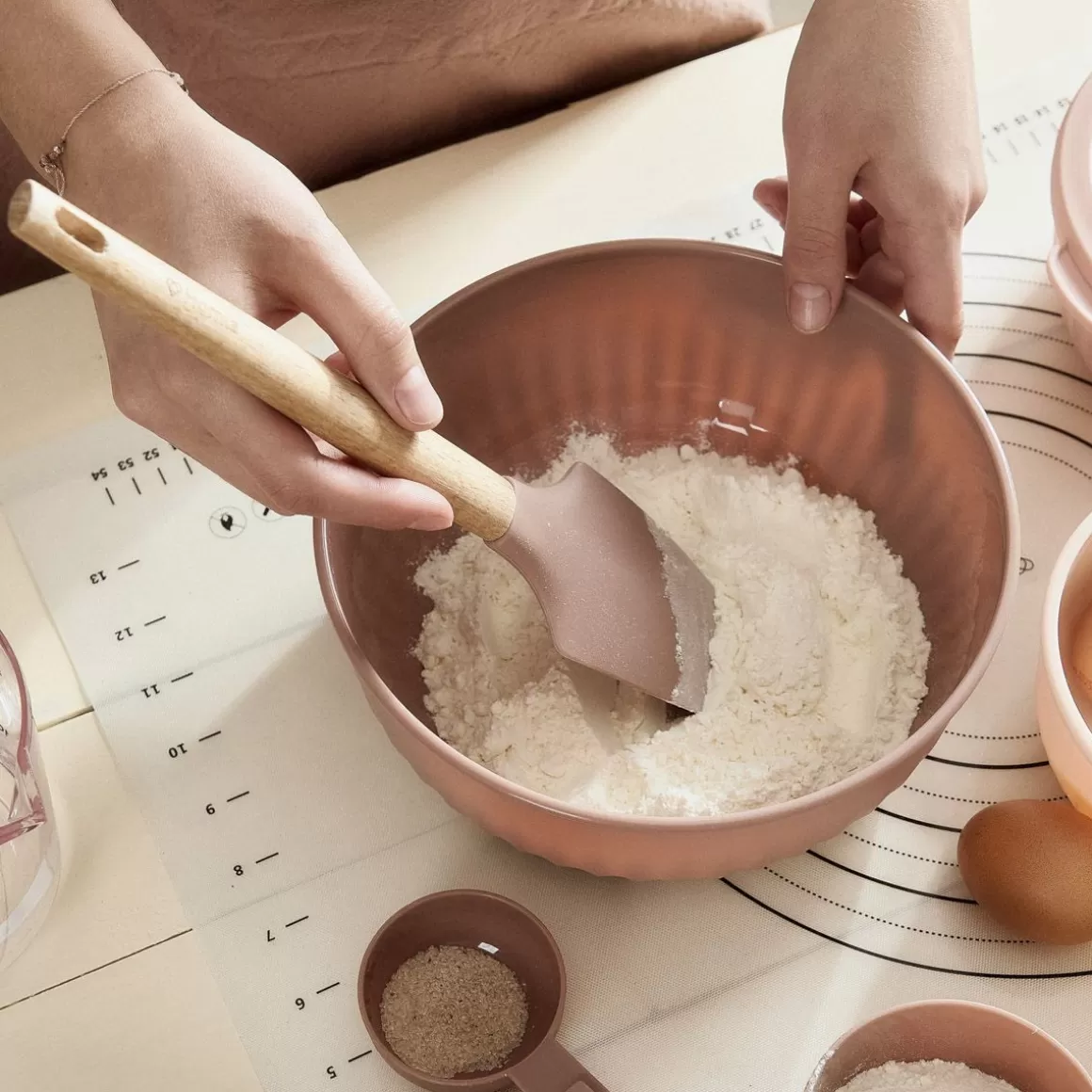 HOMLA Spatola da Forno Professionale in Silicone - Design Ergonomico Rosa Confetto per Dolci e Pasticceria