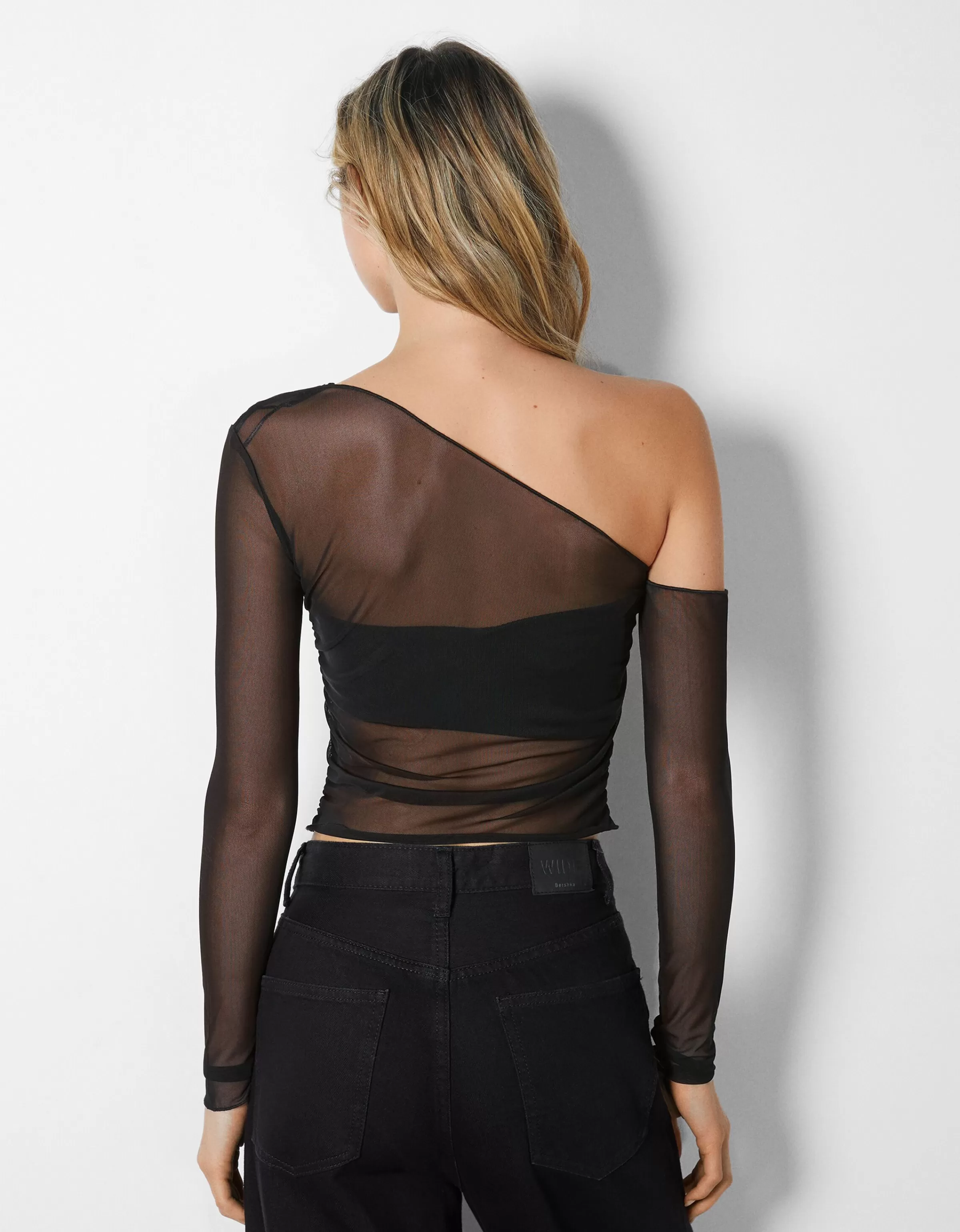 Maglietta a maniche lunghe Bershka con design asimmetrico - Tessuto tulle elegante in contrasto bianco/nero