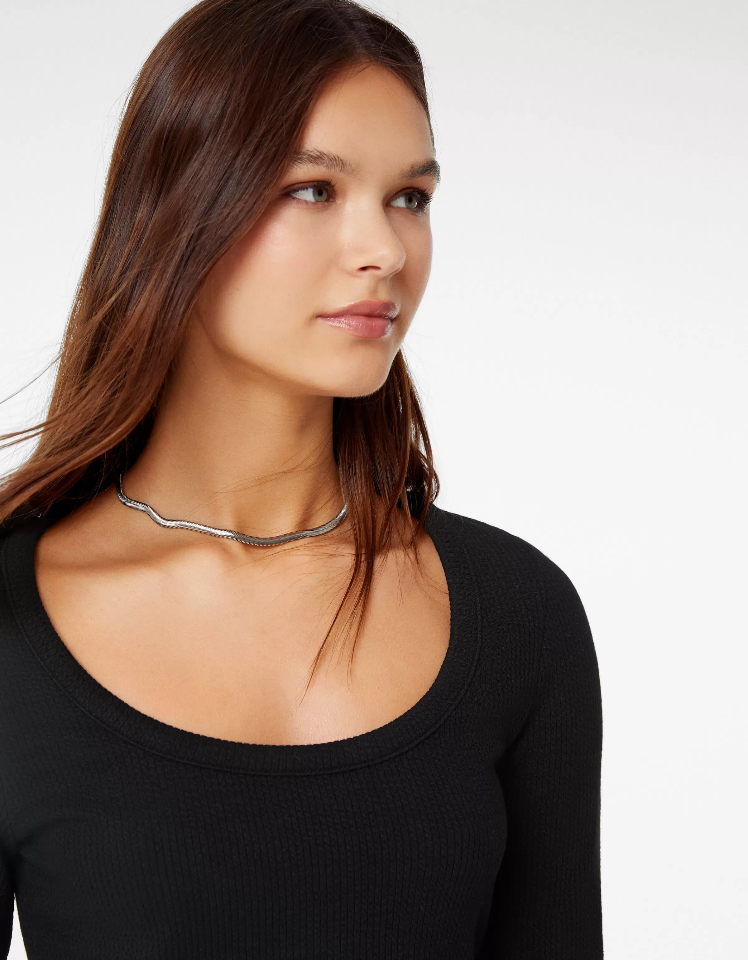 BERSHKA Maglia con maniche lunghe a coste - Tessuto strutturato in nero opaco per un look casual