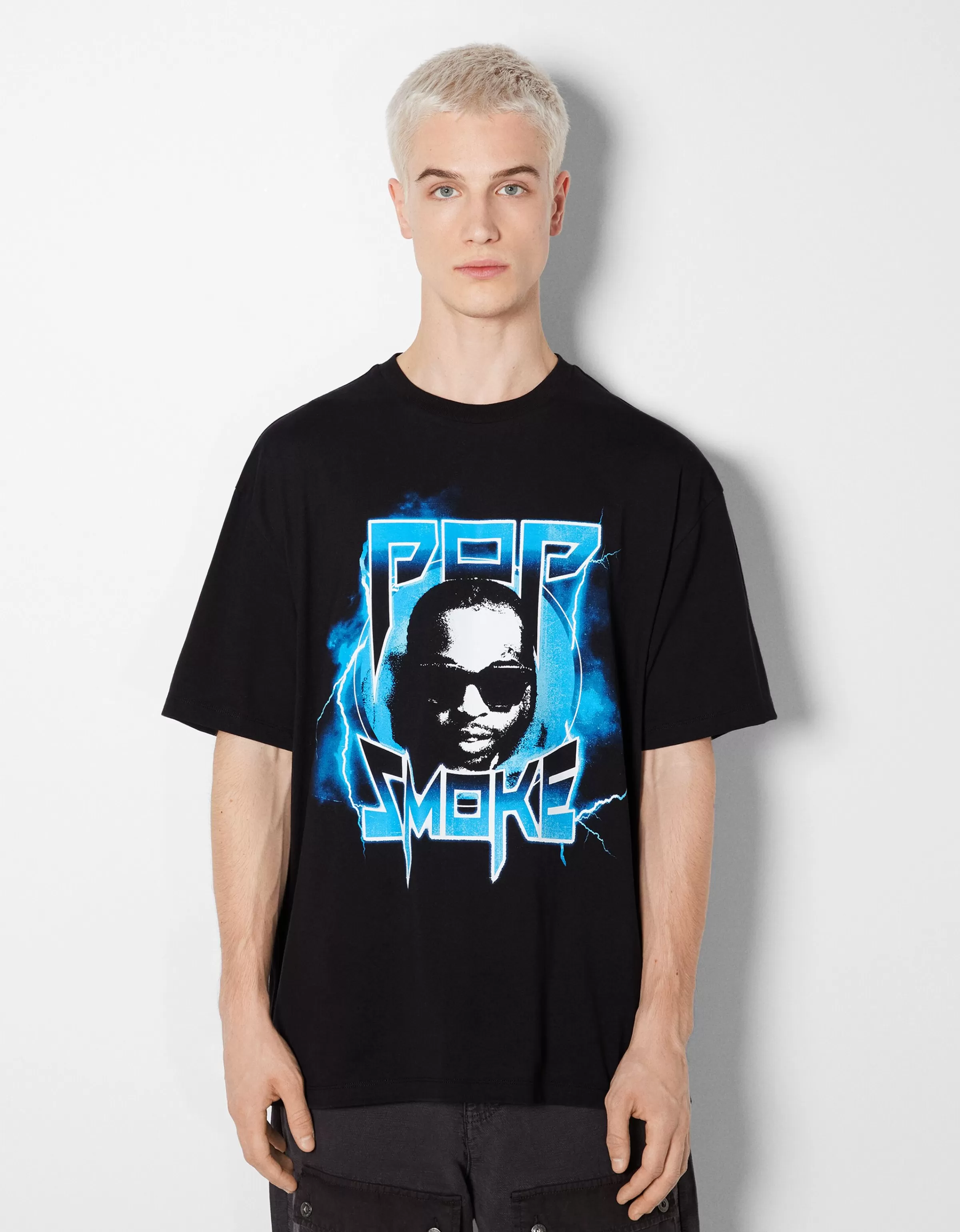 BERSHKA Maglietta streetwear oversize nera con stampa Pop Smoke - Taglio boxy urban chic per look casual