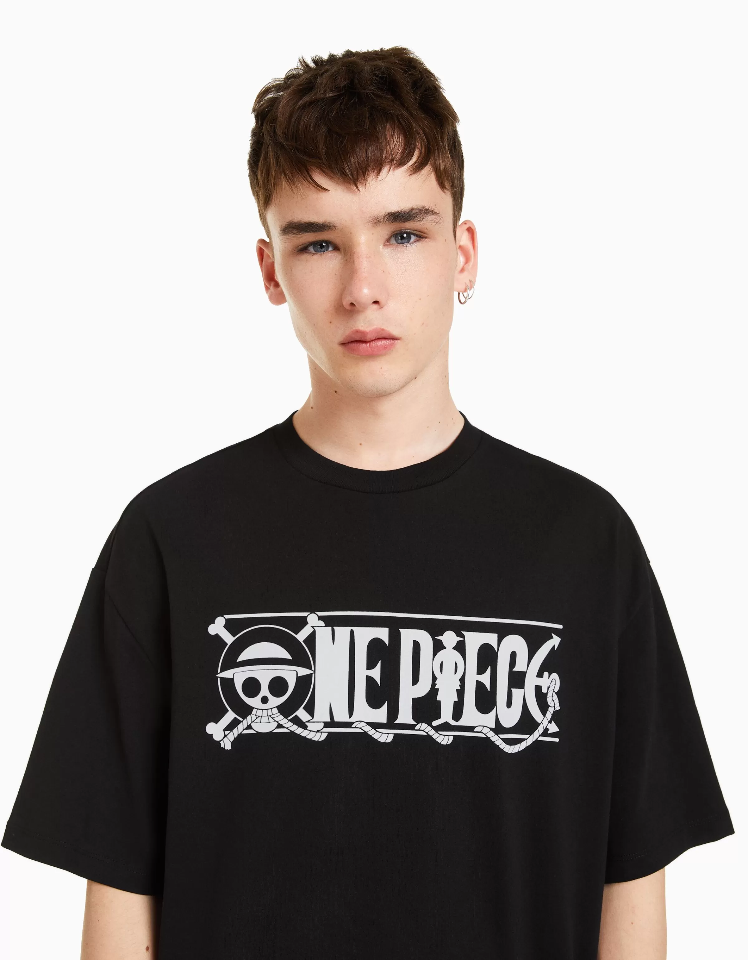 BERSHKA - T-Shirt a Maniche Corte con Stampa One Piece, Taglio Boxy e Morbido Cotone in Nero Assoluto