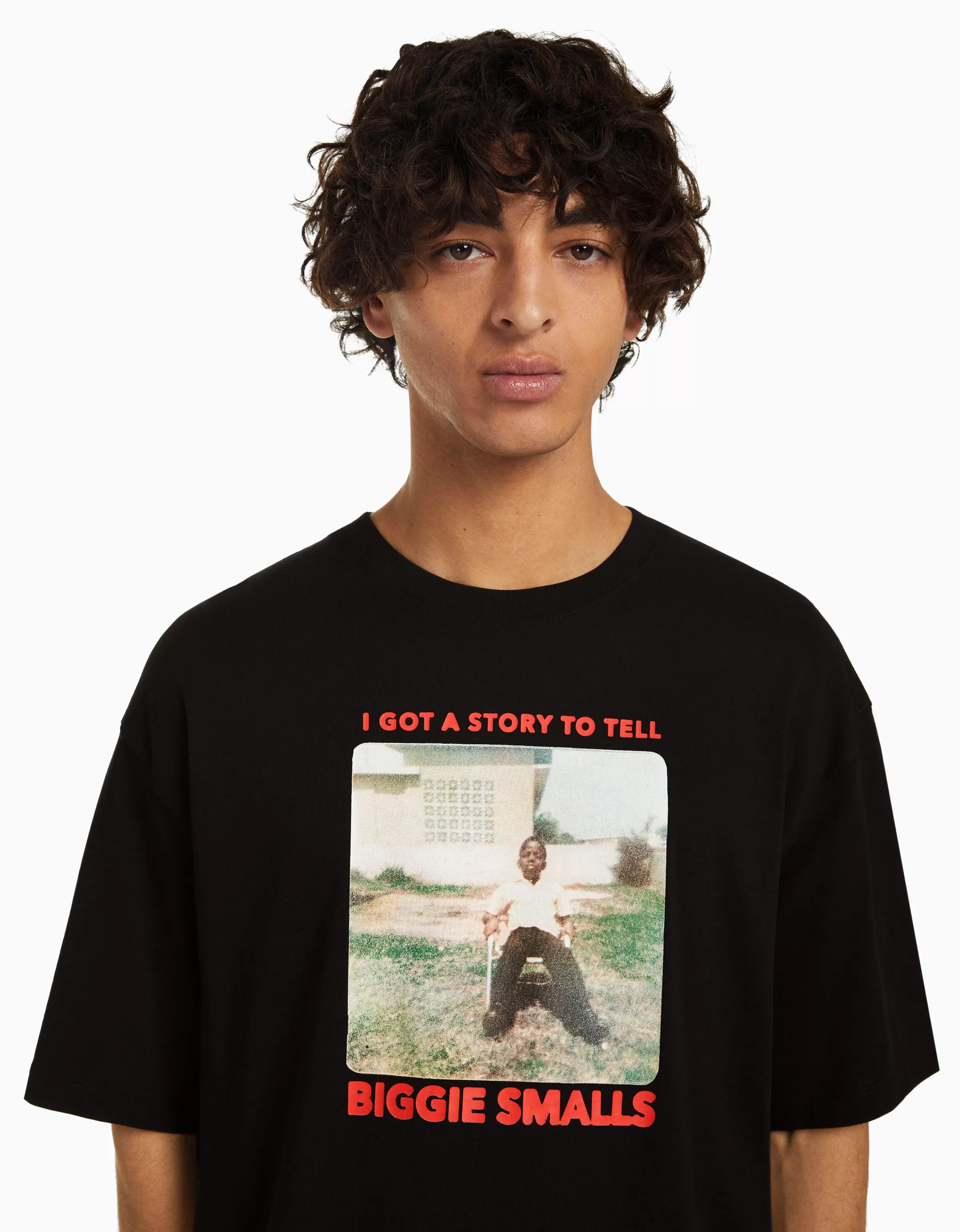 Scarpe BERSHKA - Maglietta oversize con maniche corte e stampa iconica The Notorious B.I.G. Nero 

Sneakers BERSHKA - T-shirt boxy a mezze maniche con stampa vintage Biggie Smalls Nero 

Scarpe BERSHKA - T-shirt oversize maniche corte design originale Notorious B.I.G. Nero intenso 

Sneakers BERSHKA - Maglietta streetwear con stampa ritratto Biggie Nero carbone