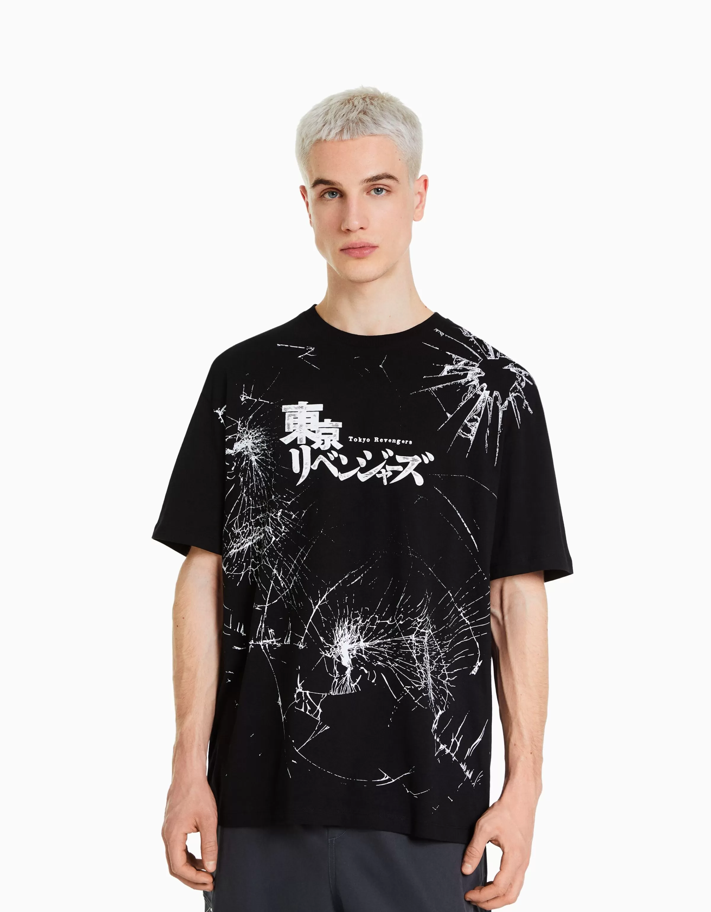BERSHKA Collaborations Maglia Estiva a Maniche Corte con Taglio Boxy - Edizione Limitata Tokyo Revengers in Nero