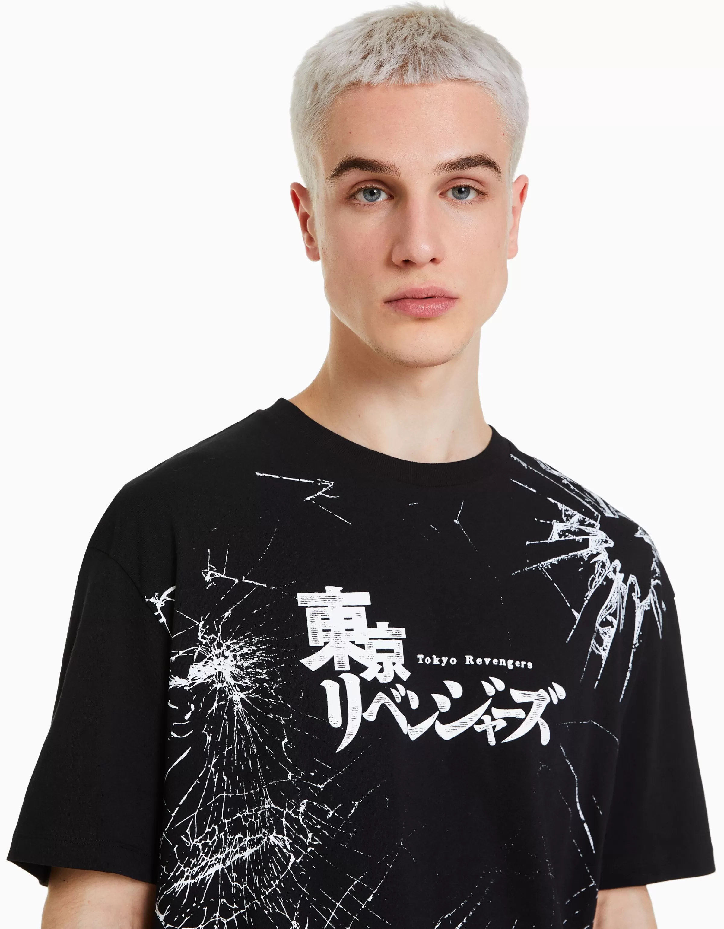 BERSHKA Collaborations Maglia Estiva a Maniche Corte con Taglio Boxy - Edizione Limitata Tokyo Revengers in Nero
