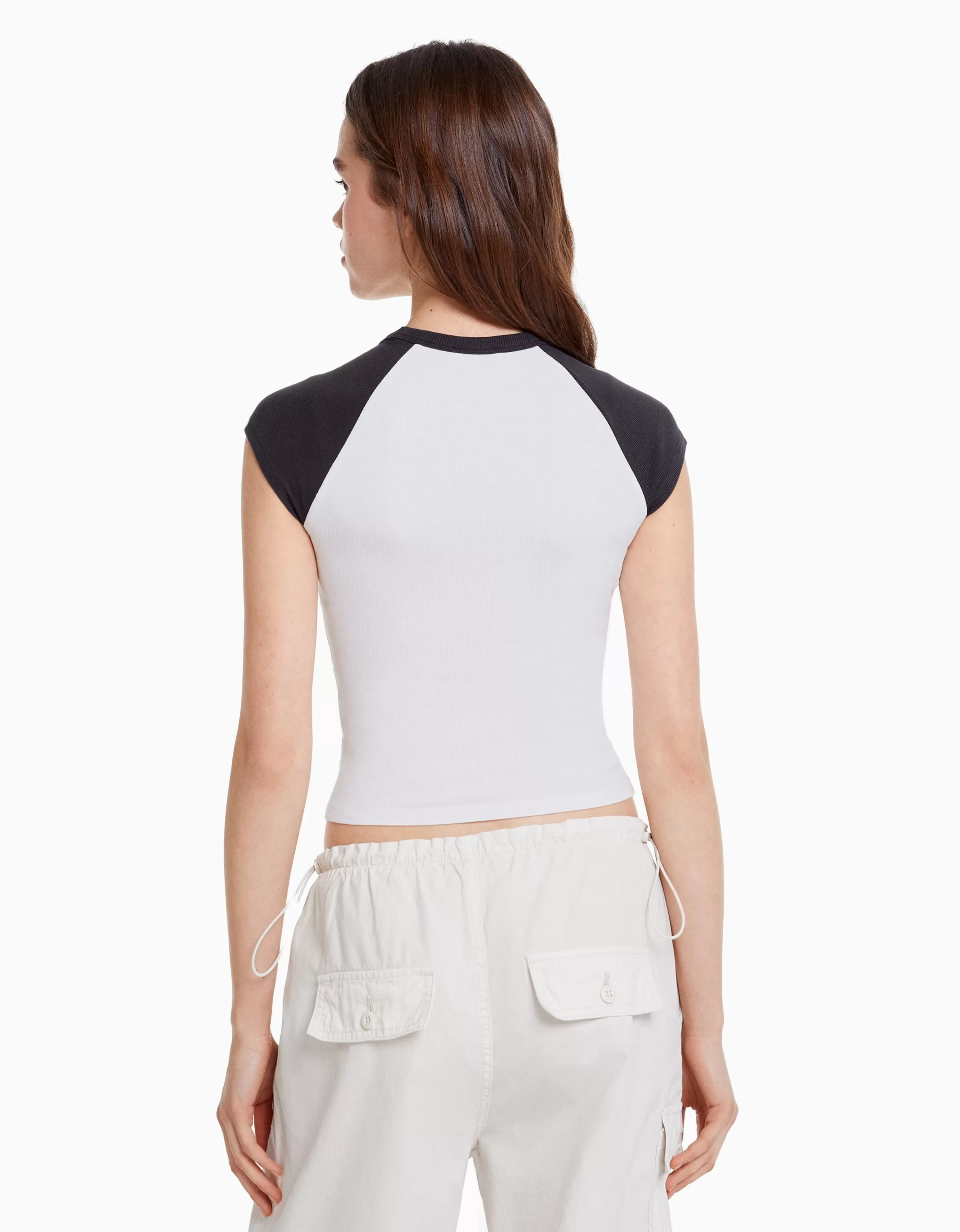 BERSHKA Maglietta Urban Bianca con Stampa a Maniche Corte Raglan