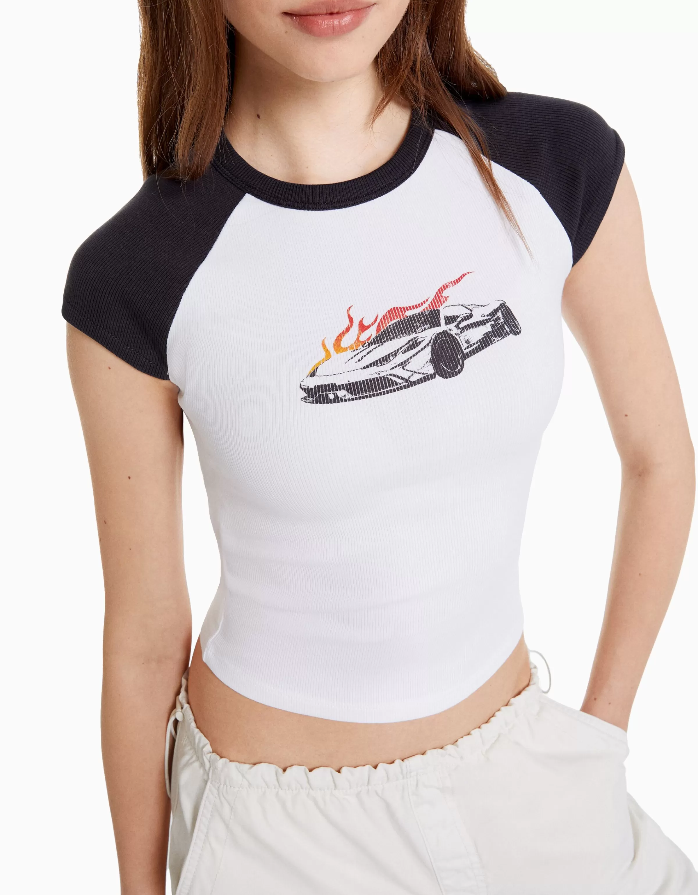 BERSHKA Maglietta Urban Bianca con Stampa a Maniche Corte Raglan