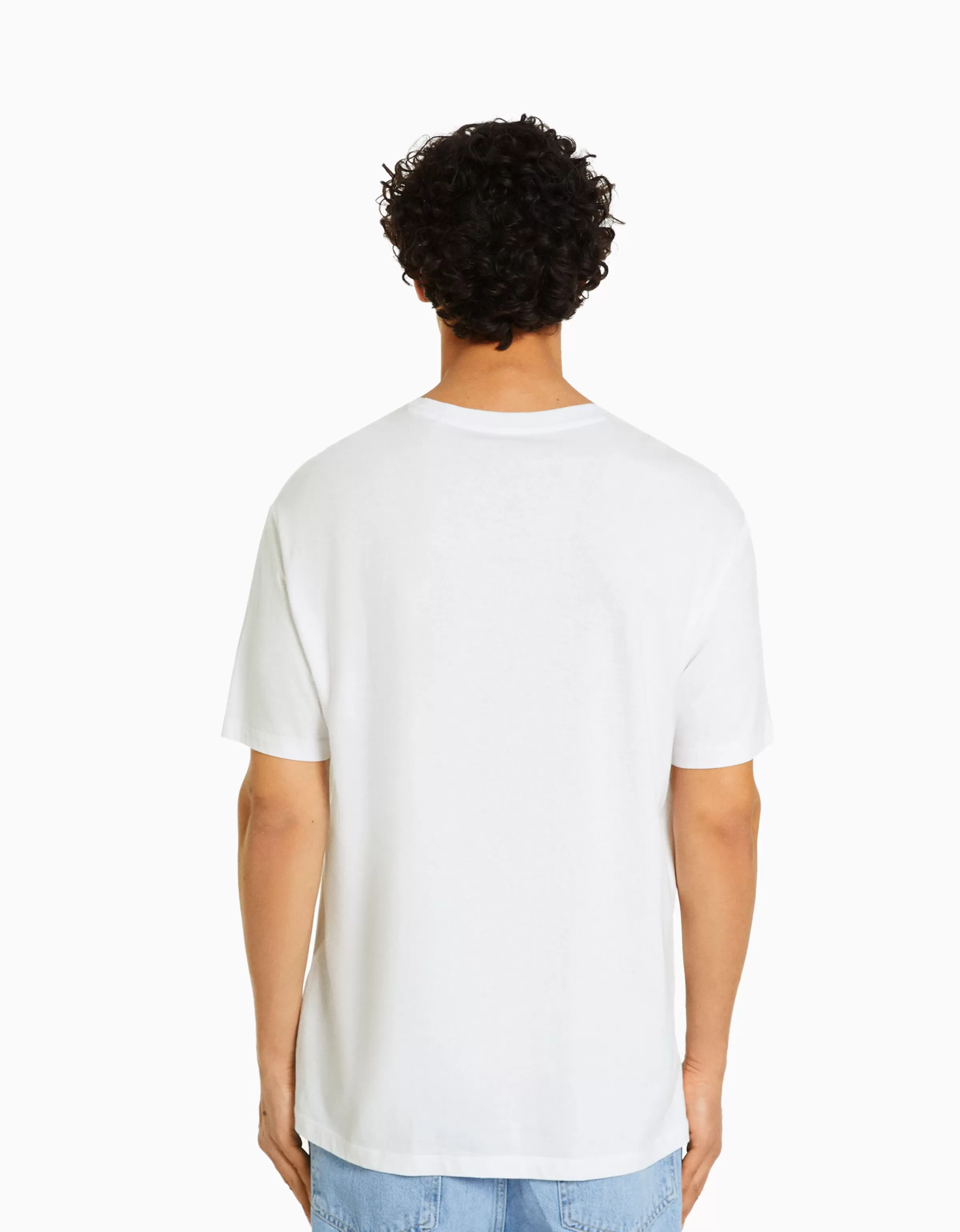 Maglietta Uomo con Grafica Esclusiva - Collaborazione Limitata Bershka 

Modello Regular Fit in Cotone Lavato 
Tinta Unita Bianco Puro 
Confezione Premium per Collezione Autunno 2024 

Design minimal con taglio classico 
Ideale per styling casual e layered looks