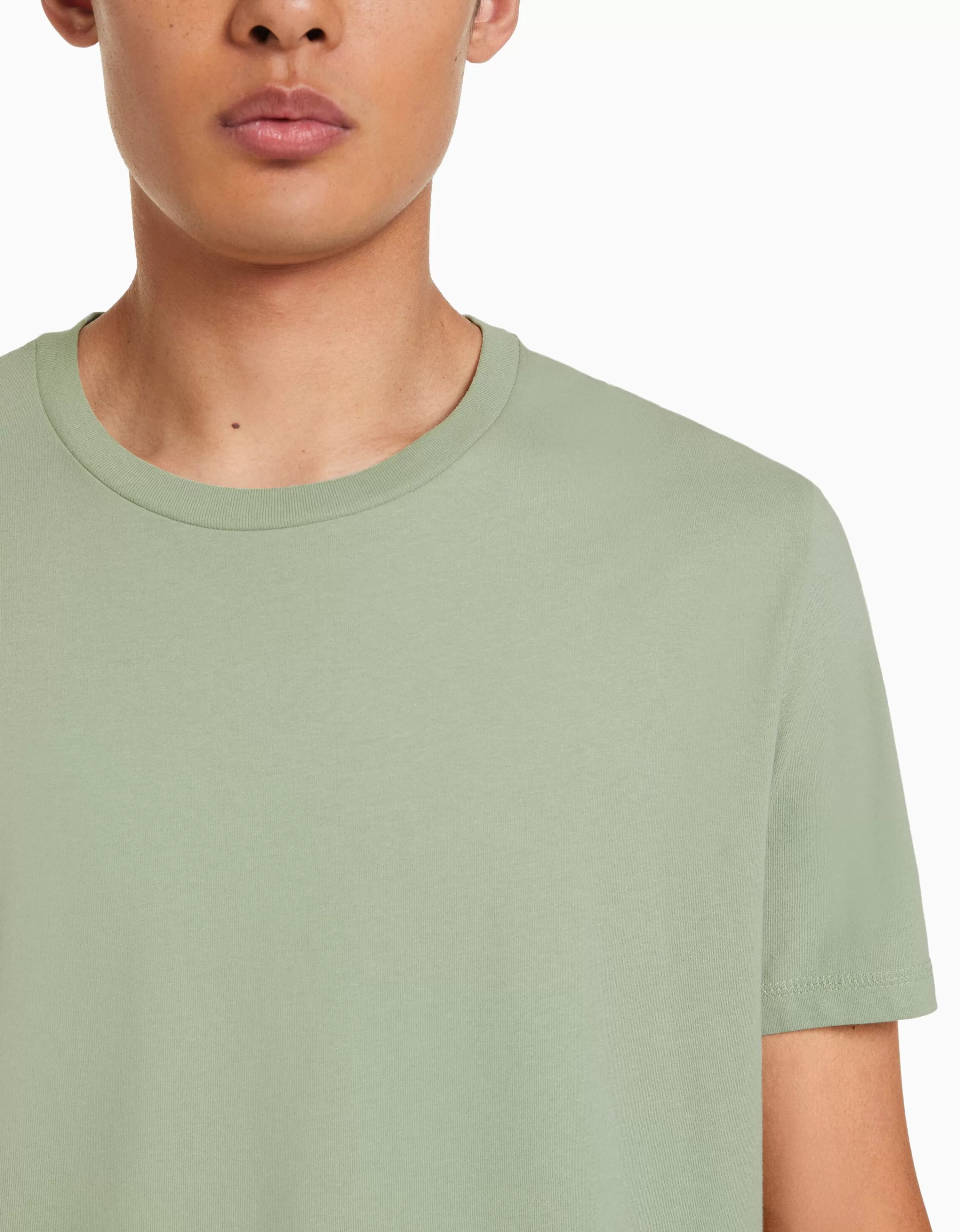 BERSHKA Maglietta Essential in Verde Fresco con Maniche Corte e Taglio Regolare per Look Casual