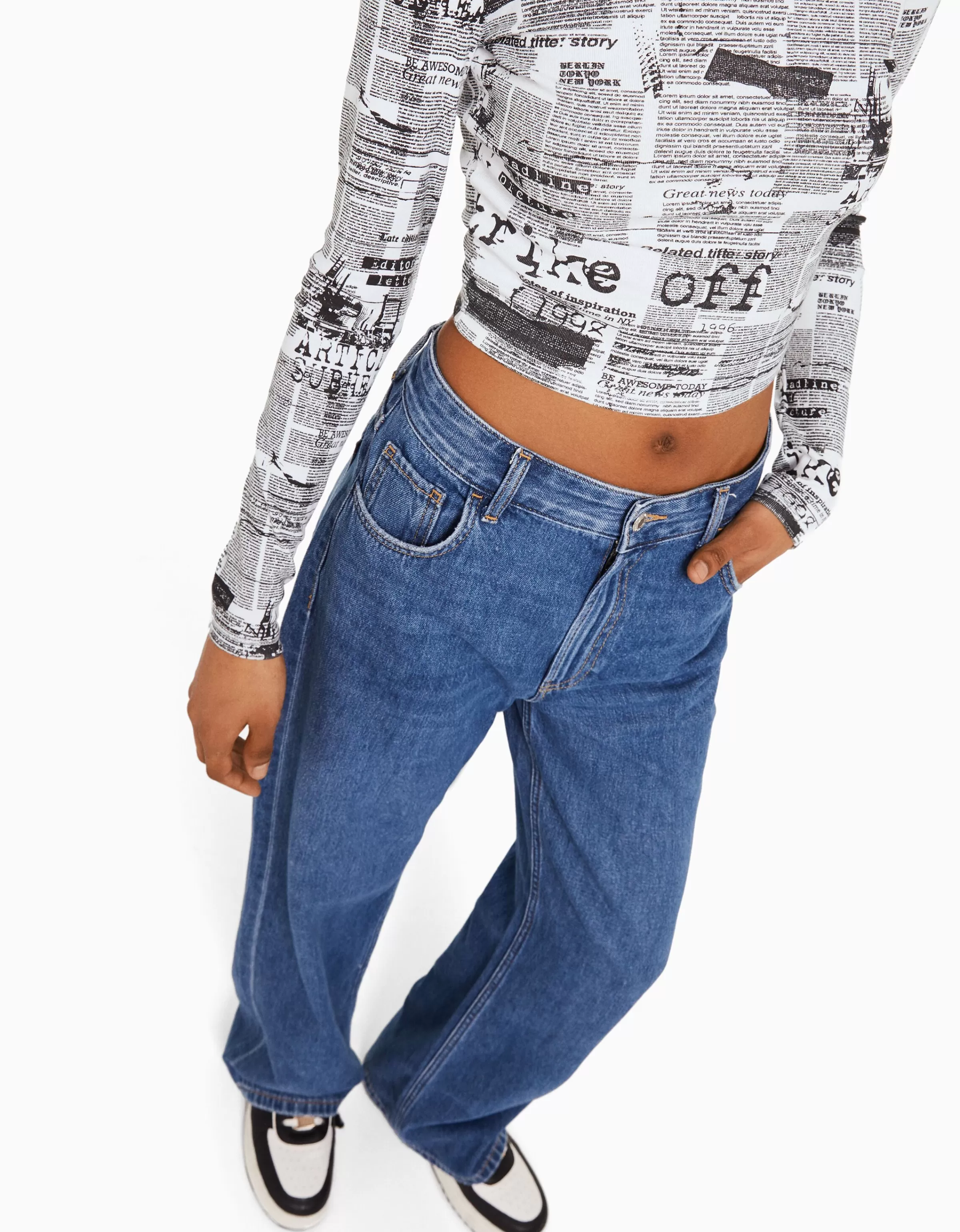 Maglietta a maniche lunghe BERSHKA con stampa grafica rosso vivace - stile urban casual