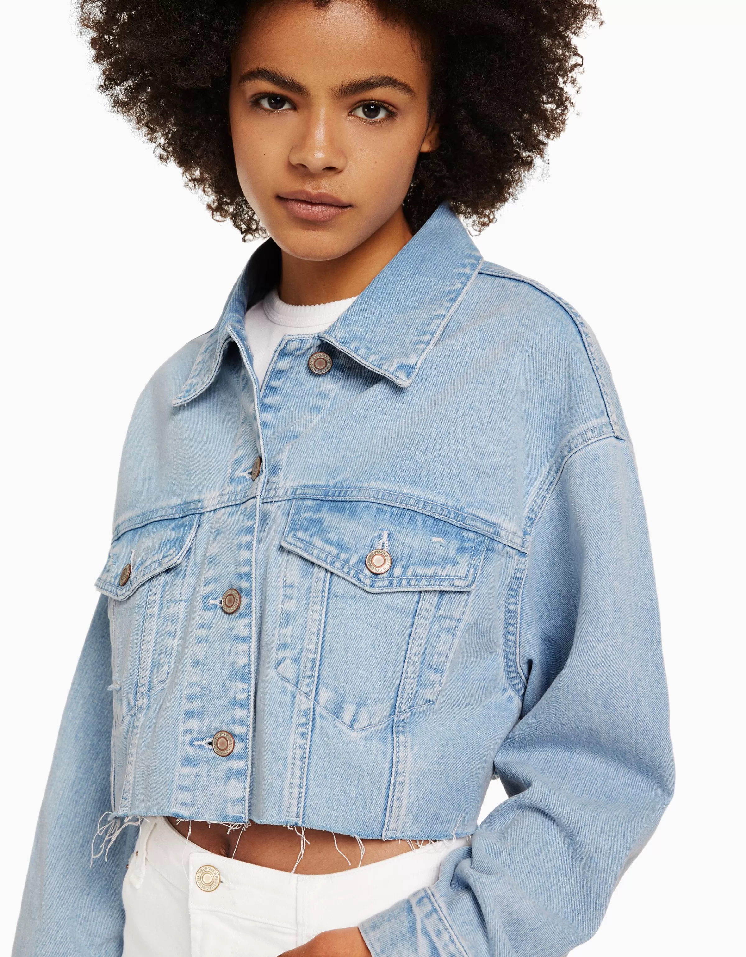 Giubbotto Denim Cortissimo Bershka - Tinta Azzurro Chiaro, Design Leggero e Versatile