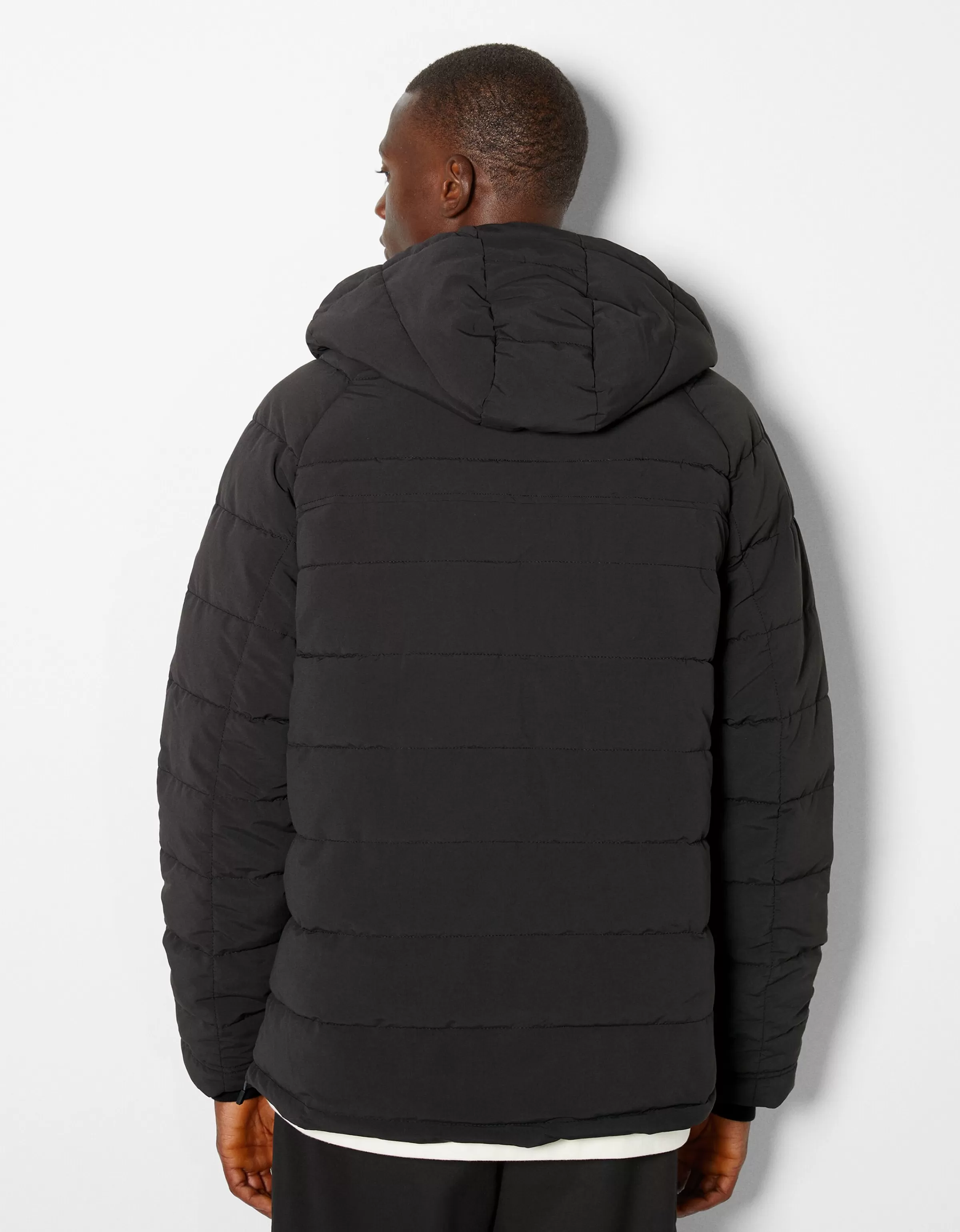 BERSHKA Giacche invernali | Giubbotto utility trapuntato con tascone - Nero carbone per look urbani 

(：，
