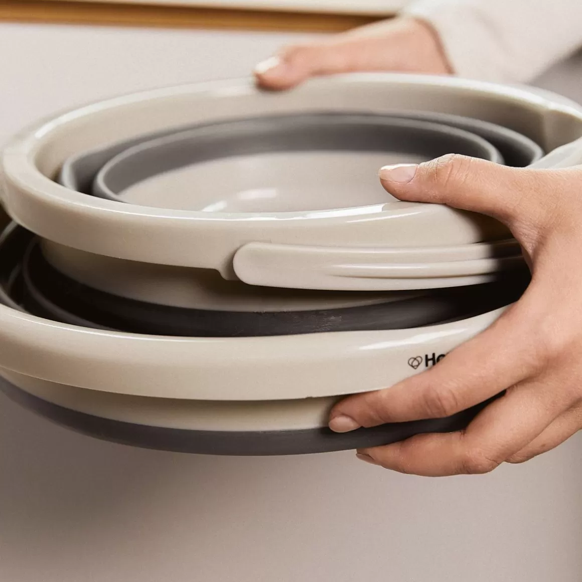 HOMLA Secchiello Compatto Piegevole con Sistema Lavaggio Rapido, 5 Litri - Design Pratico per Spazi Ridotti
