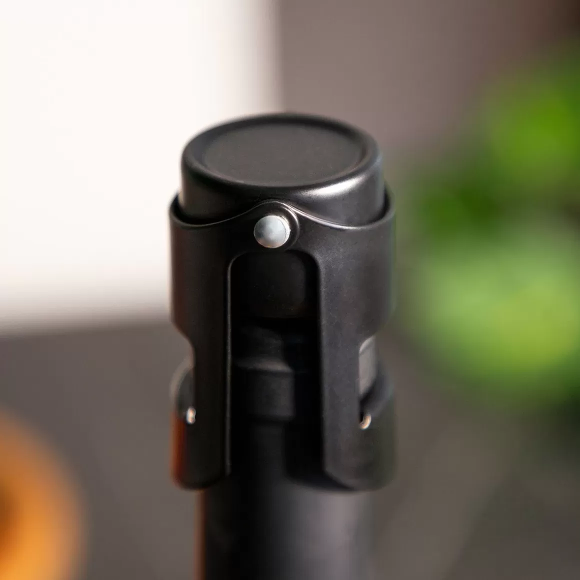Tappo Vino Premium HOMLA in Lega Antigoccia - 6 cm, Design Ergonomico per Conservazione Ottimale